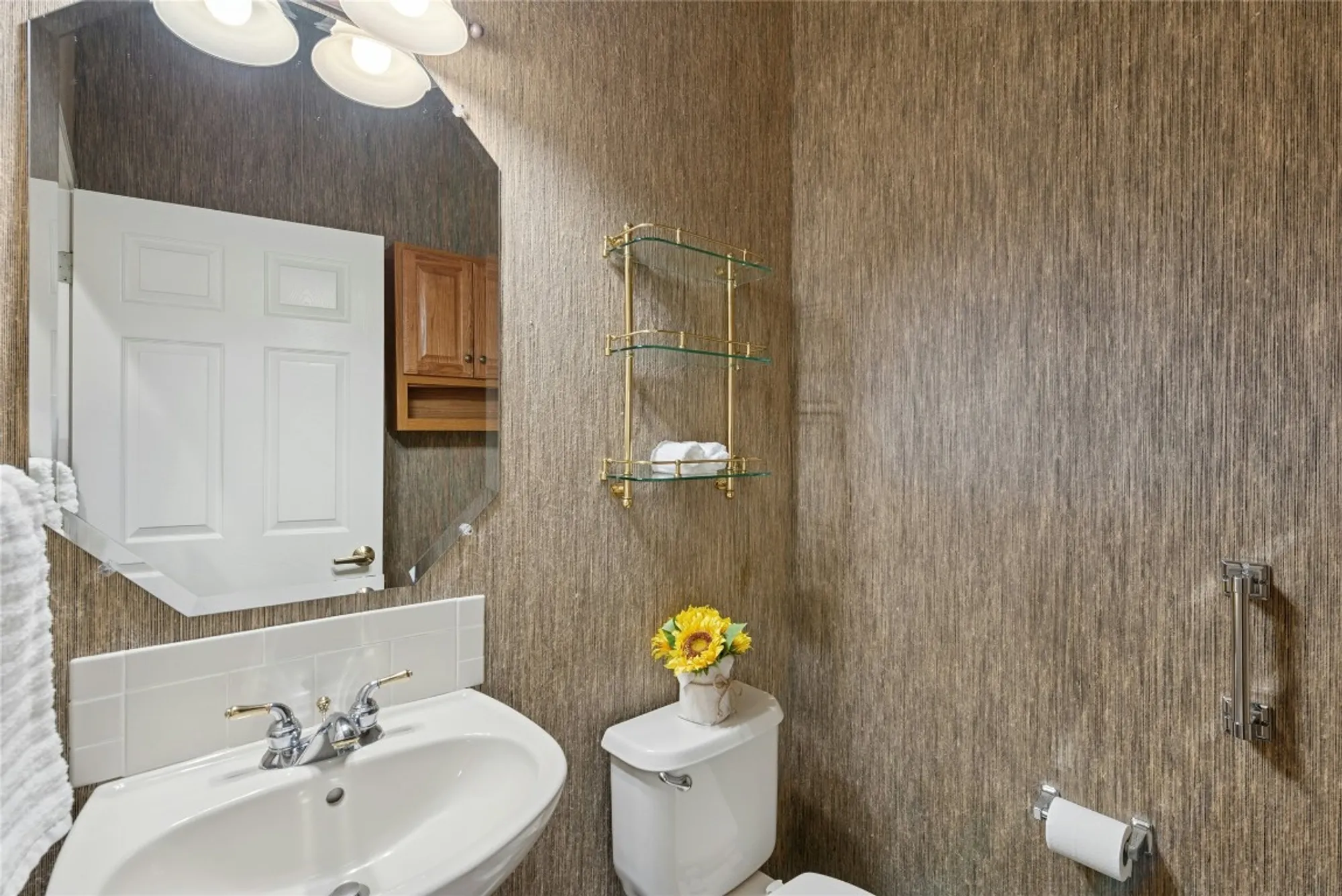 Property Slideshow image 27 of 40 | 115 golf view dr, Georgetown, TX, 78633