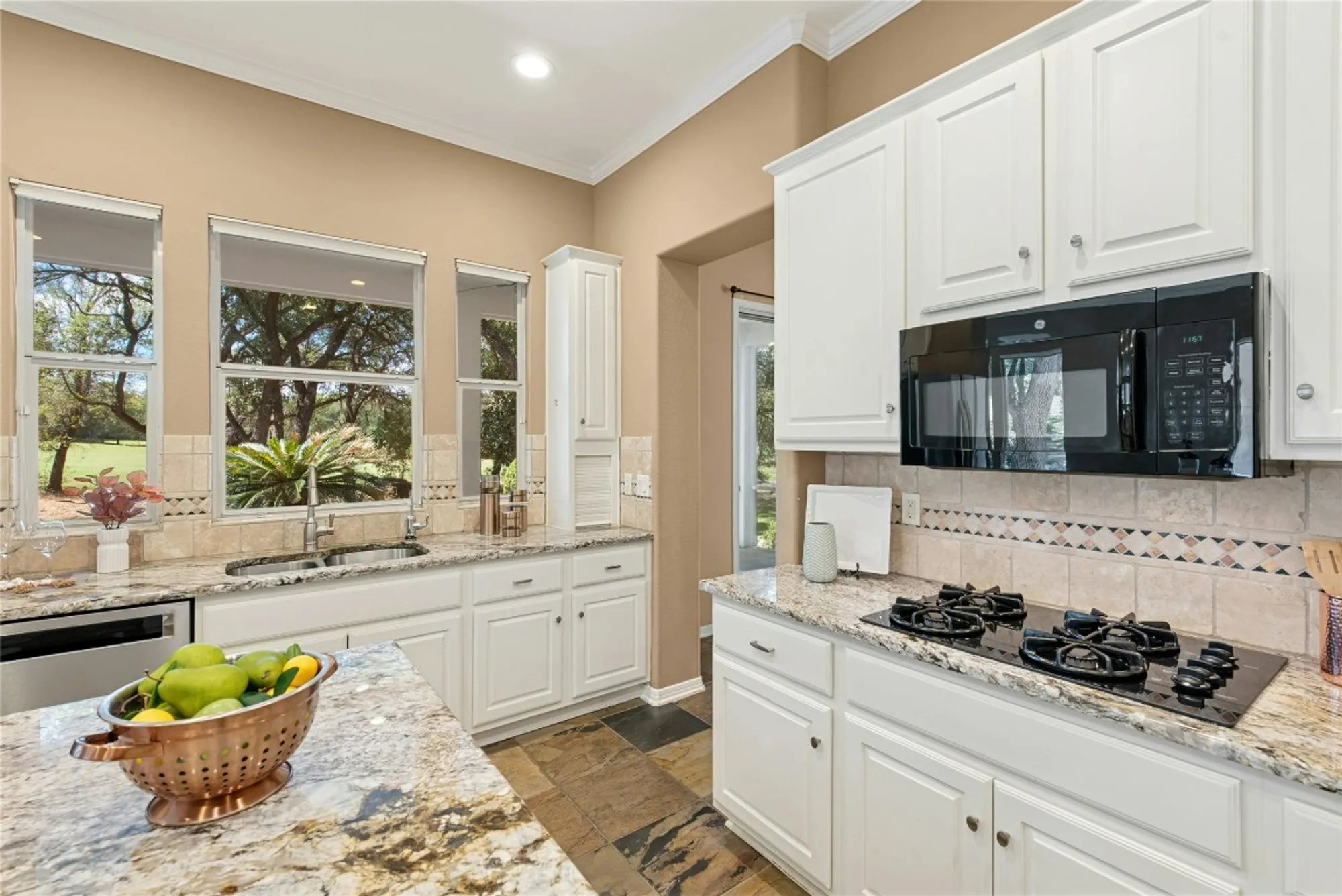 Property Slideshow image 7 of 40 | 115 golf view dr, Georgetown, TX, 78633