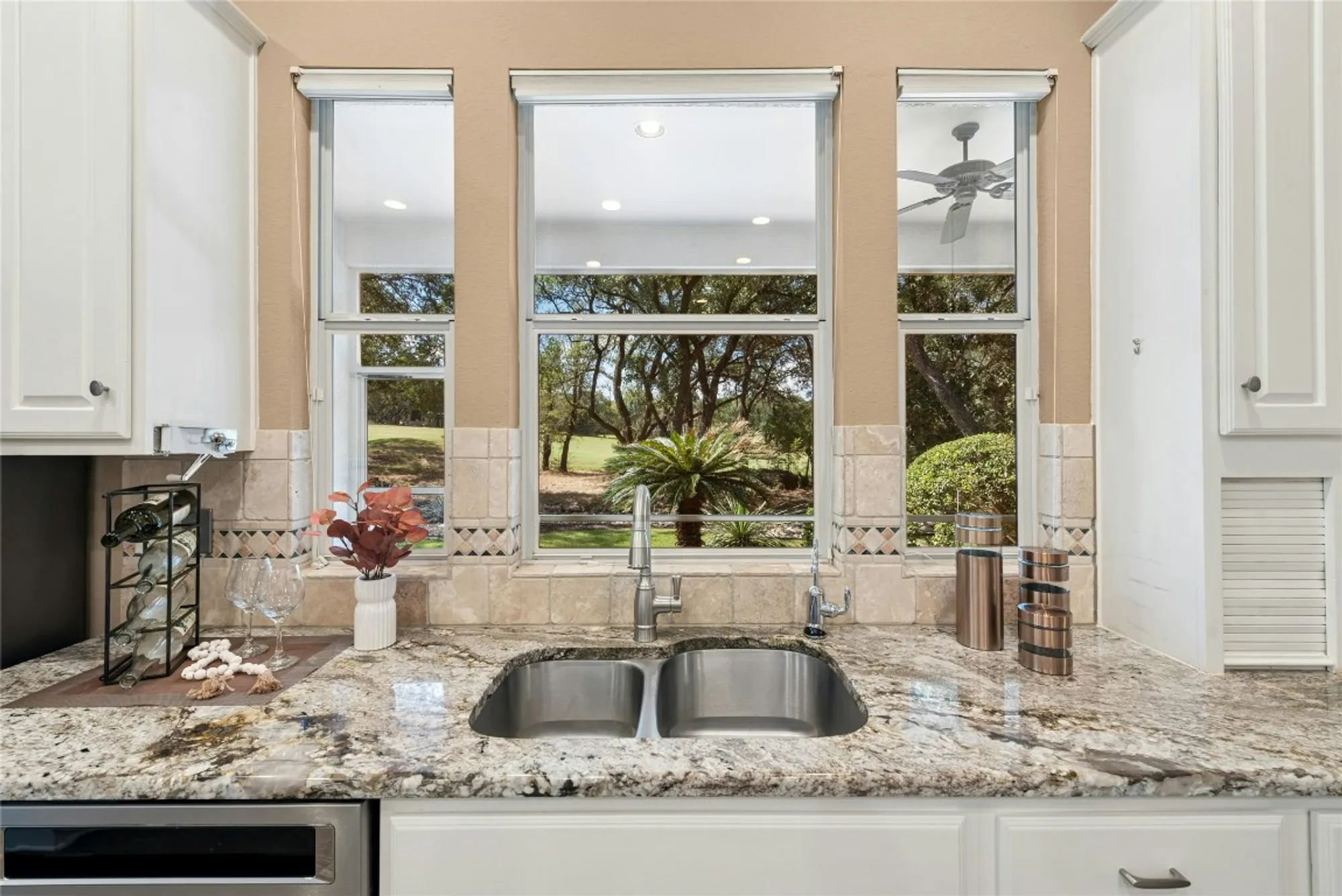 Property Slideshow image 8 of 40 | 115 golf view dr, Georgetown, TX, 78633