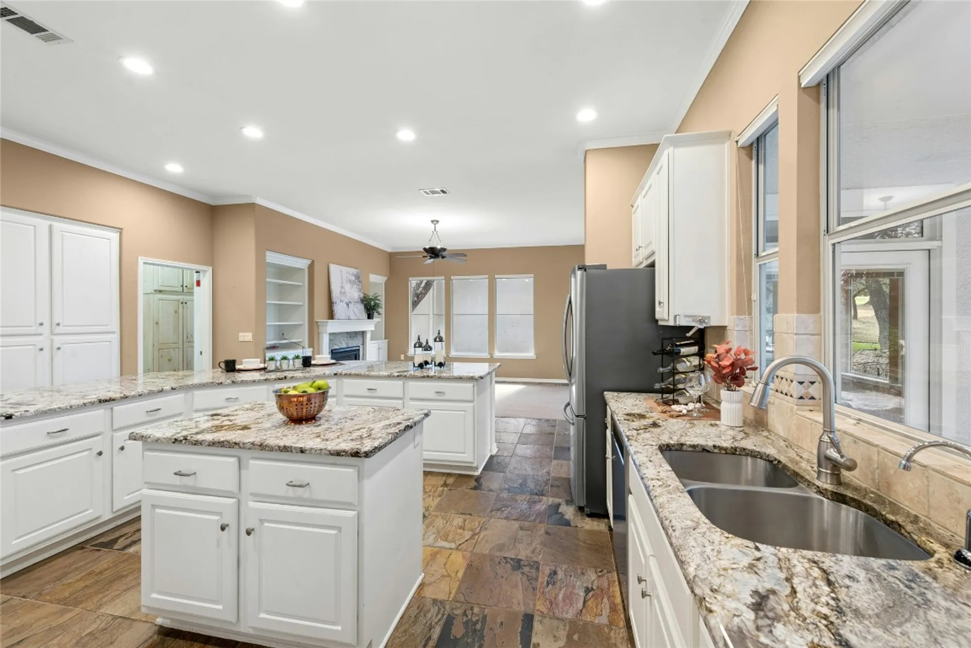 Property Slideshow image 9 of 40 | 115 golf view dr, Georgetown, TX, 78633