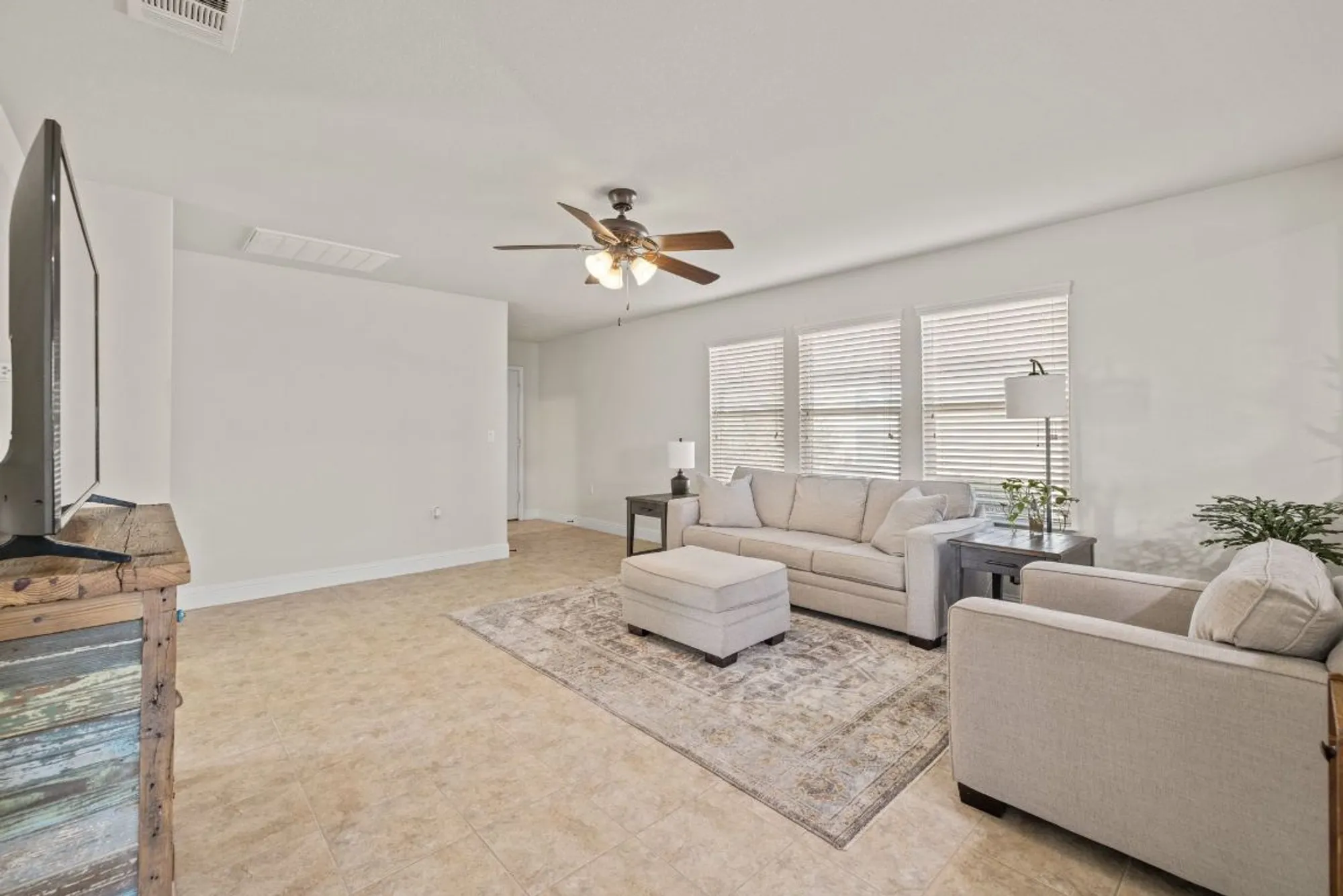 Property Slideshow image 7 of 25 | 118 alamosa creek ln, Georgetown, TX, 78633