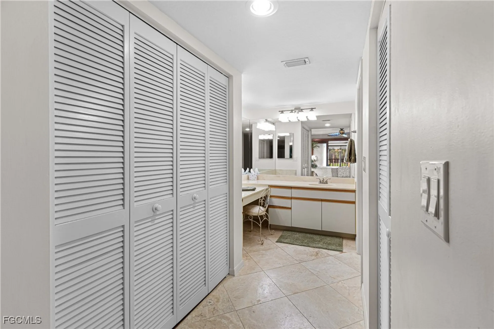 Property Slideshow image 17 of 50 | 5905 trailwinds dr 824, Fort Myers, FL, 33907
