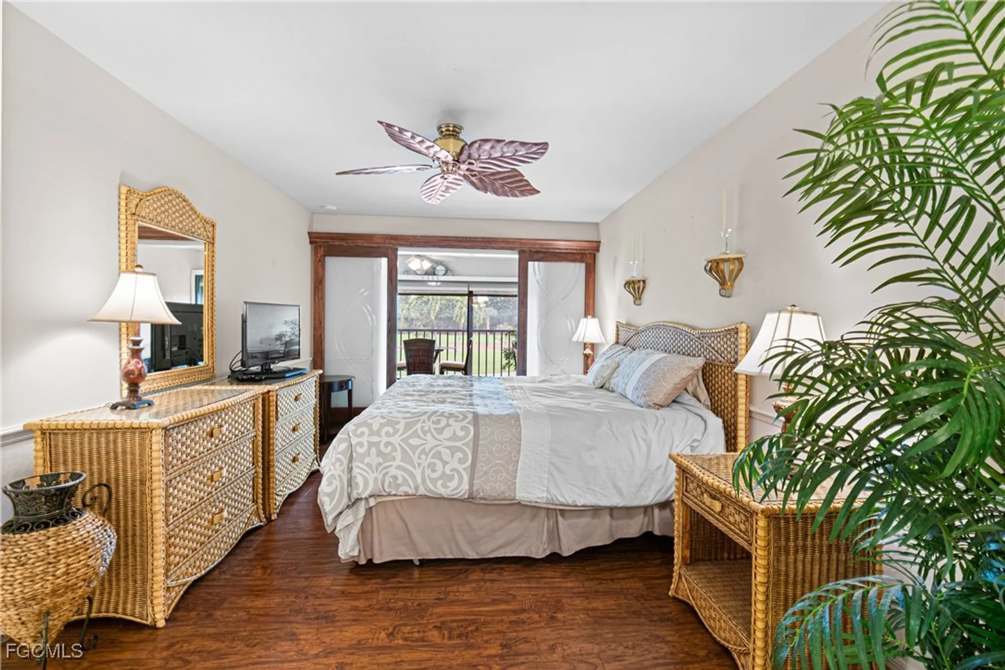 Property Slideshow image 10 of 50 | 5905 trailwinds dr 824, Fort Myers, FL, 33907