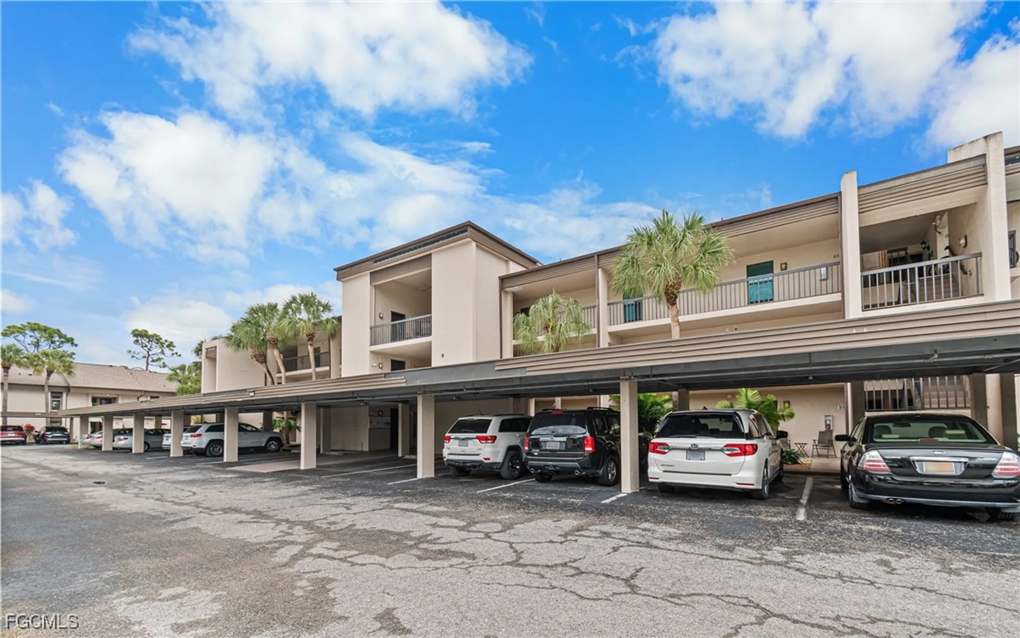 Property Slideshow image 2 of 50 | 5905 trailwinds dr 824, Fort Myers, FL, 33907
