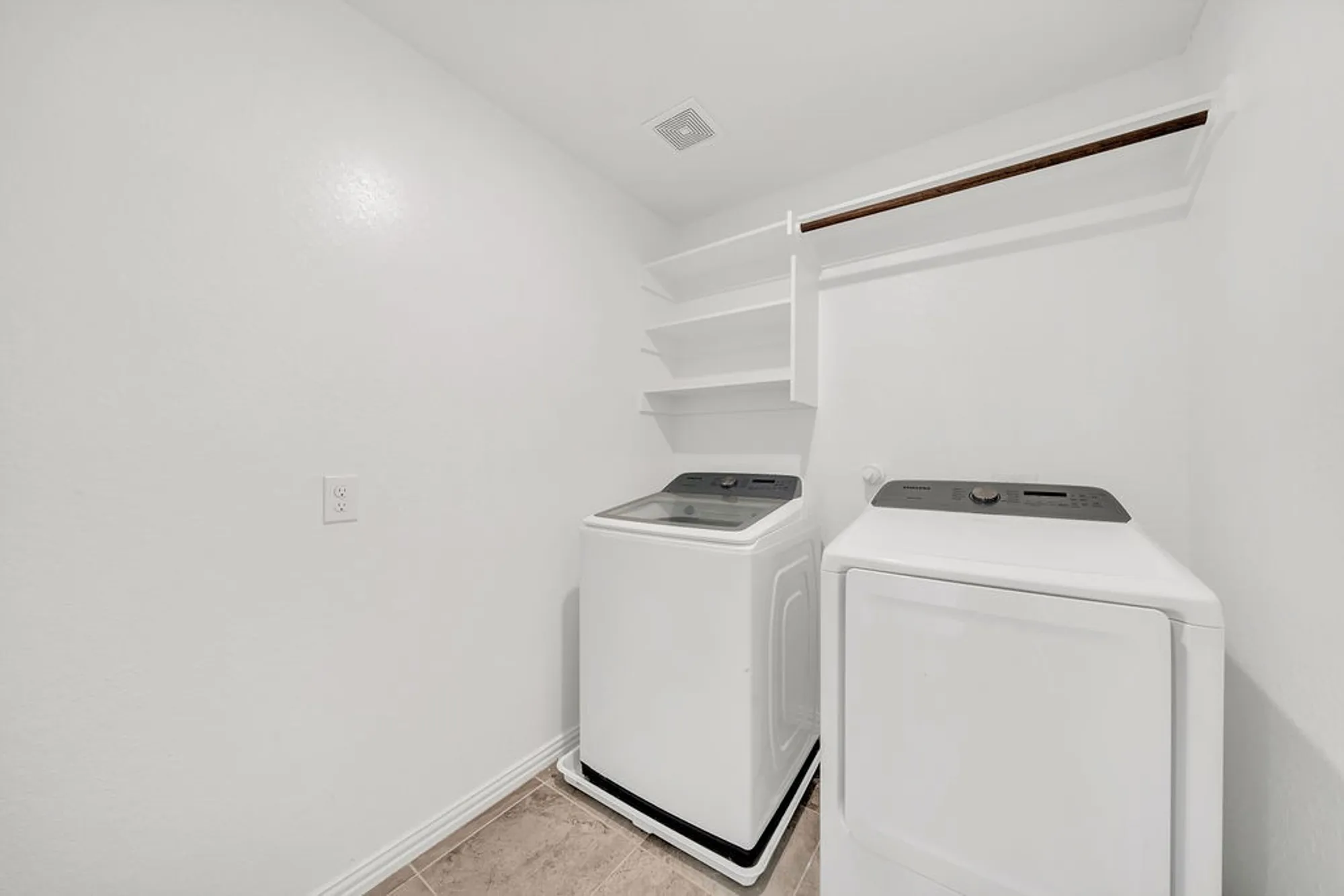 Property Slideshow image 14 of 26 | 2050 egret ave, New Braunfels, TX, 78132