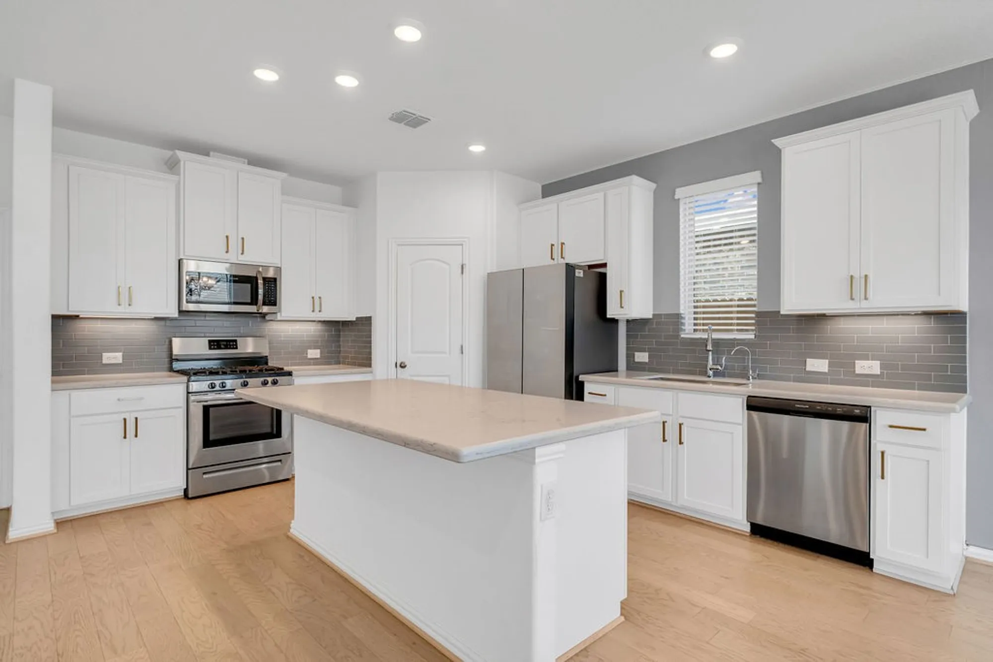 Property Slideshow image 6 of 26 | 2050 egret ave, New Braunfels, TX, 78132