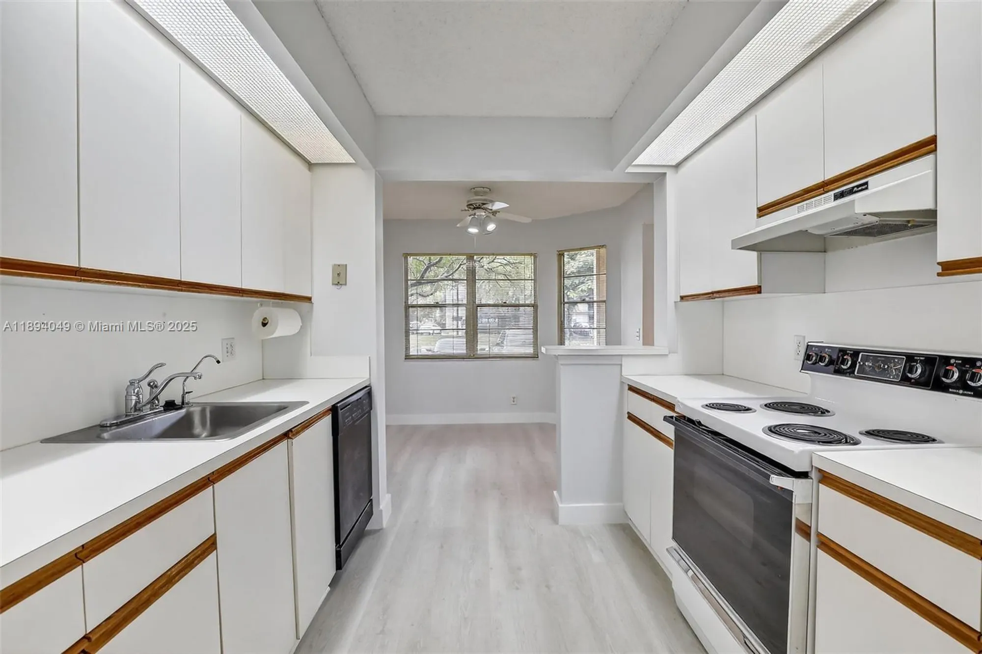 Property Slideshow image 11 of 44 | 701 sw 128th ave 111f, Pembroke Pines, FL, 33027