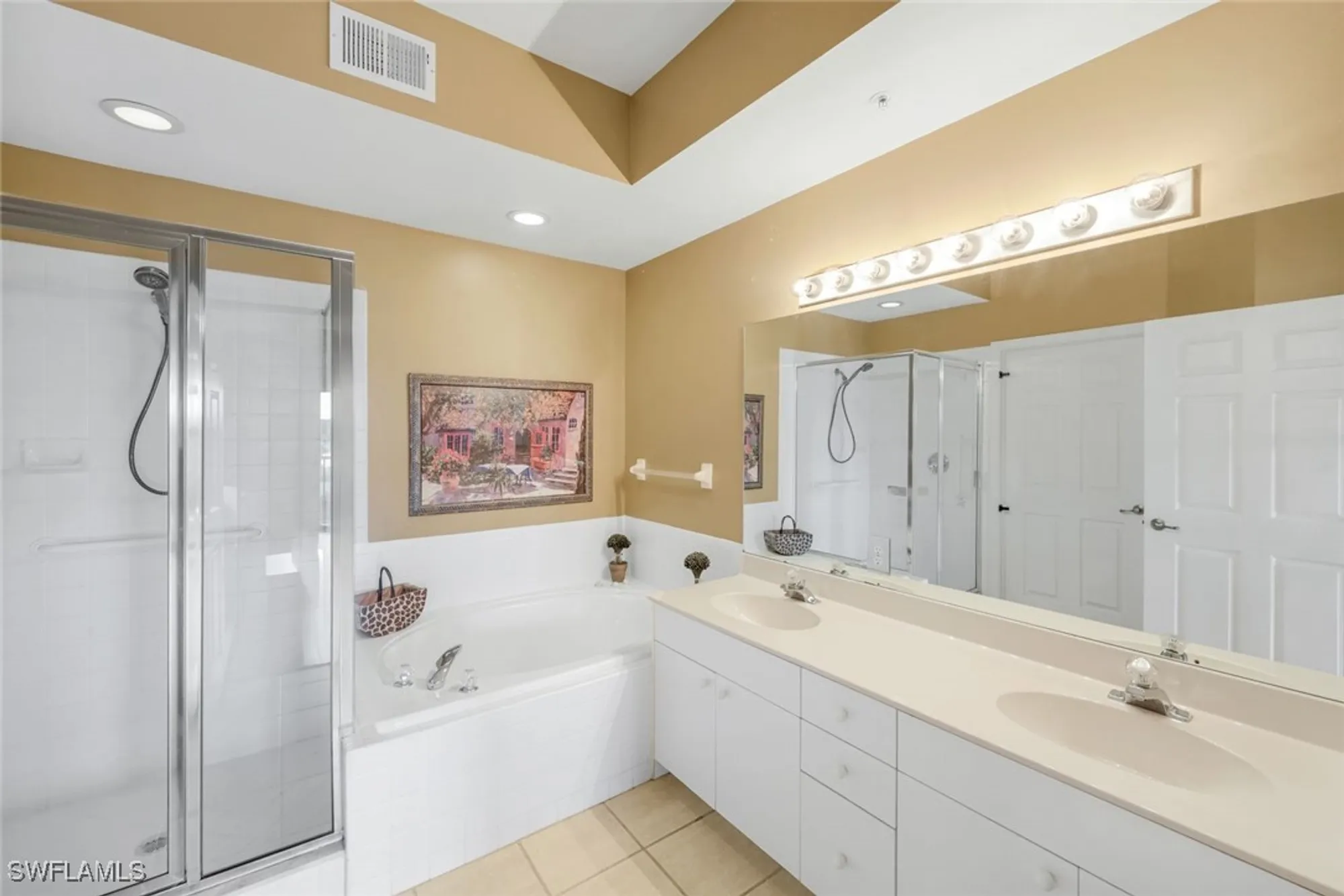Property Slideshow image 19 of 48 | 4120 bayhead dr 202, Bonita Springs, FL, 34134
