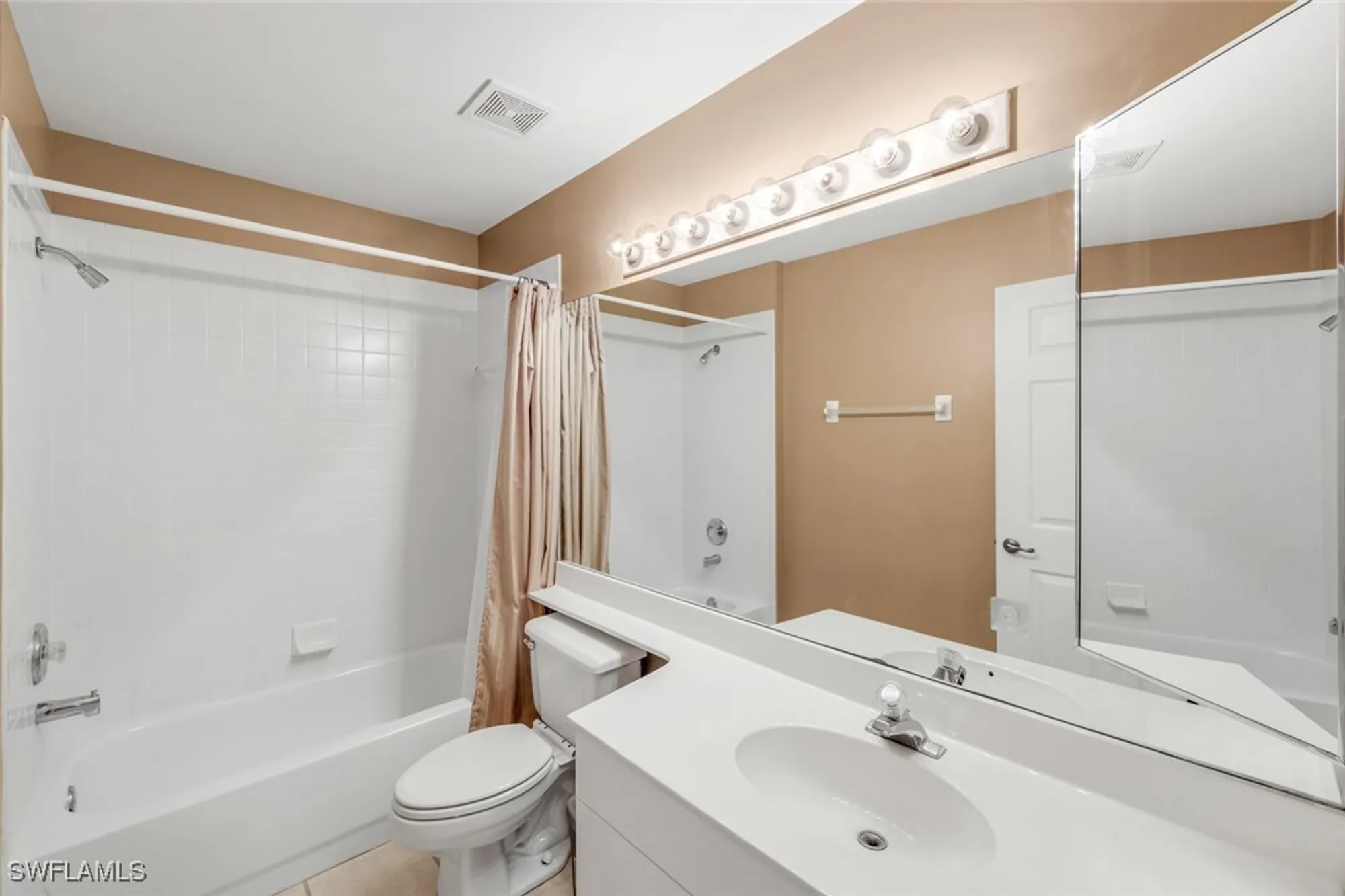 Property Slideshow image 23 of 48 | 4120 bayhead dr 202, Bonita Springs, FL, 34134