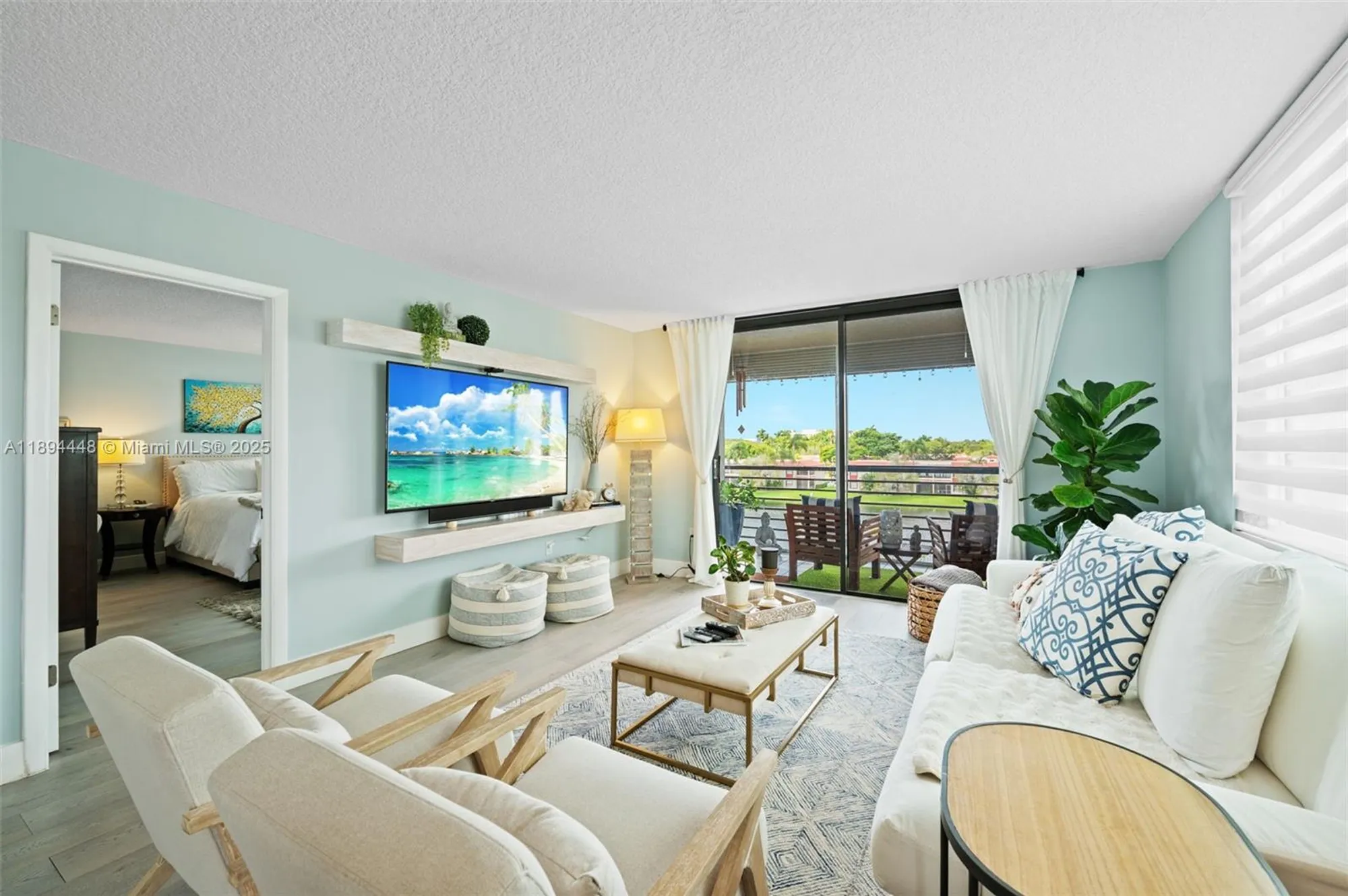 Property Slideshow image 11 of 27 | 900 colony point cir 414, Pembroke Pines, FL, 33026