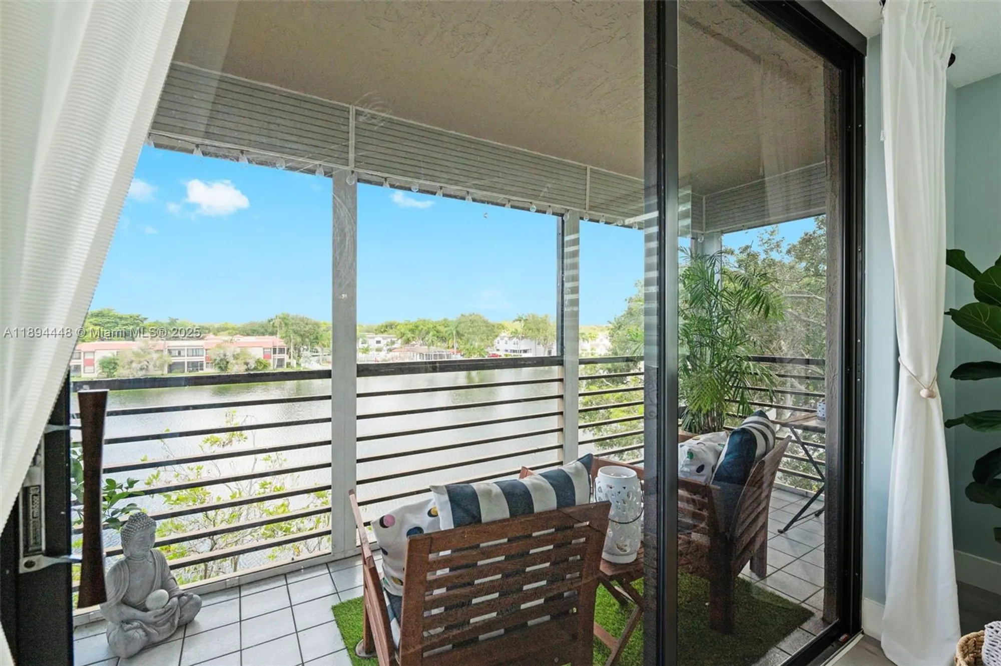 Property Slideshow image 12 of 27 | 900 colony point cir 414, Pembroke Pines, FL, 33026