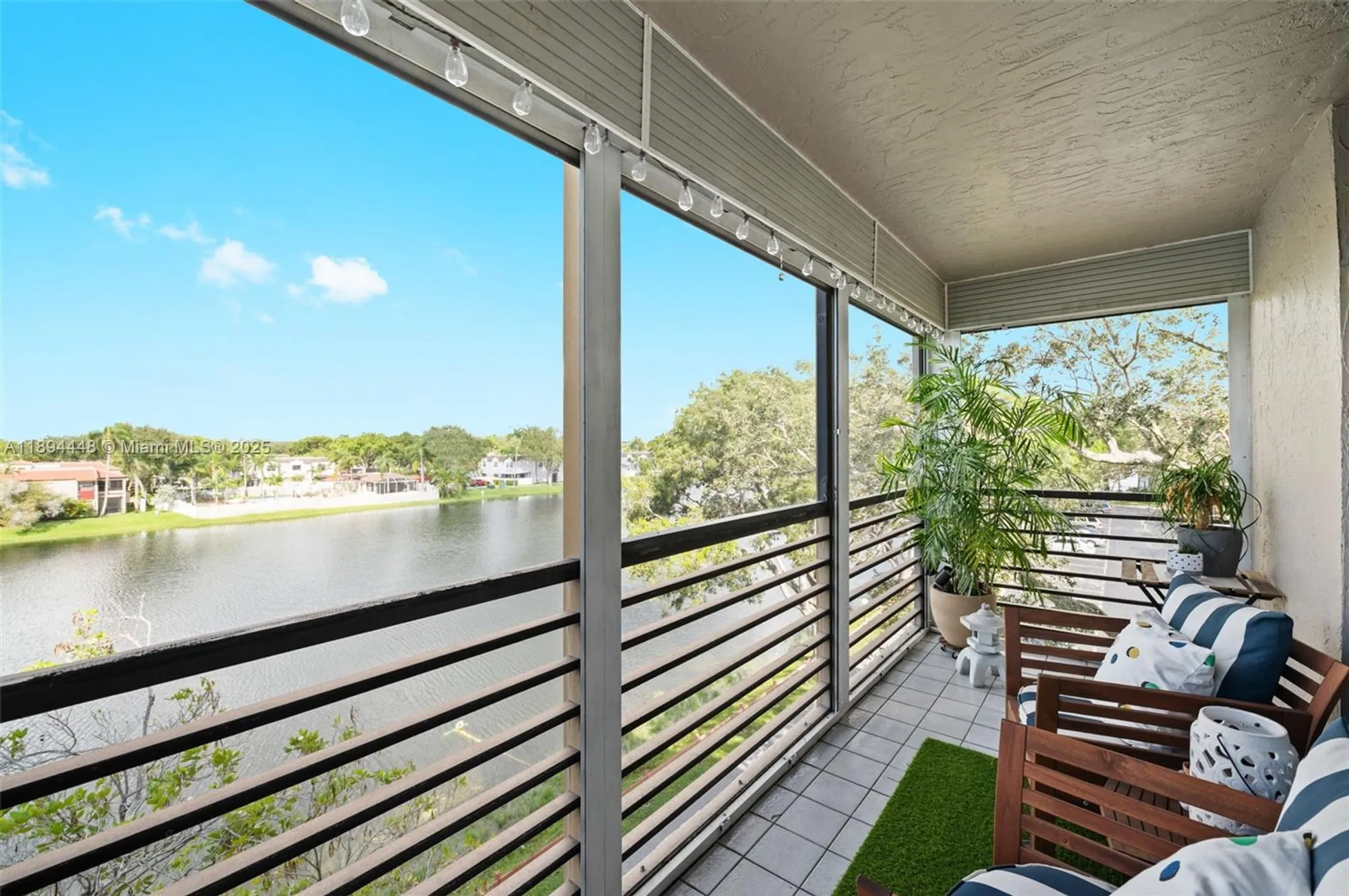 Property Slideshow image 13 of 27 | 900 colony point cir 414, Pembroke Pines, FL, 33026