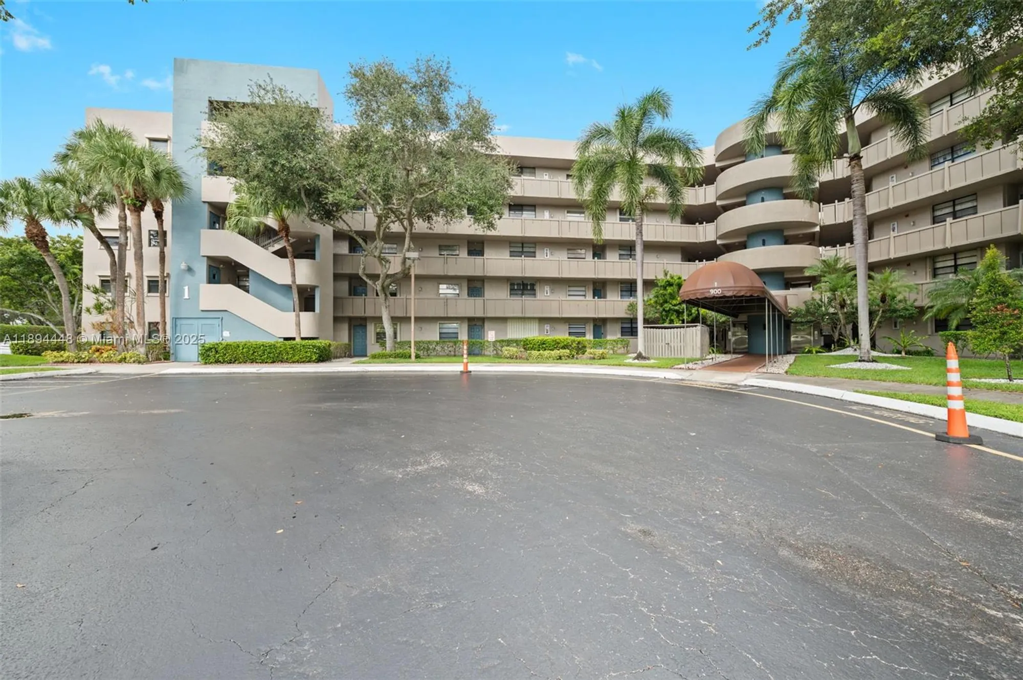 Property Slideshow image 25 of 27 | 900 colony point cir 414, Pembroke Pines, FL, 33026