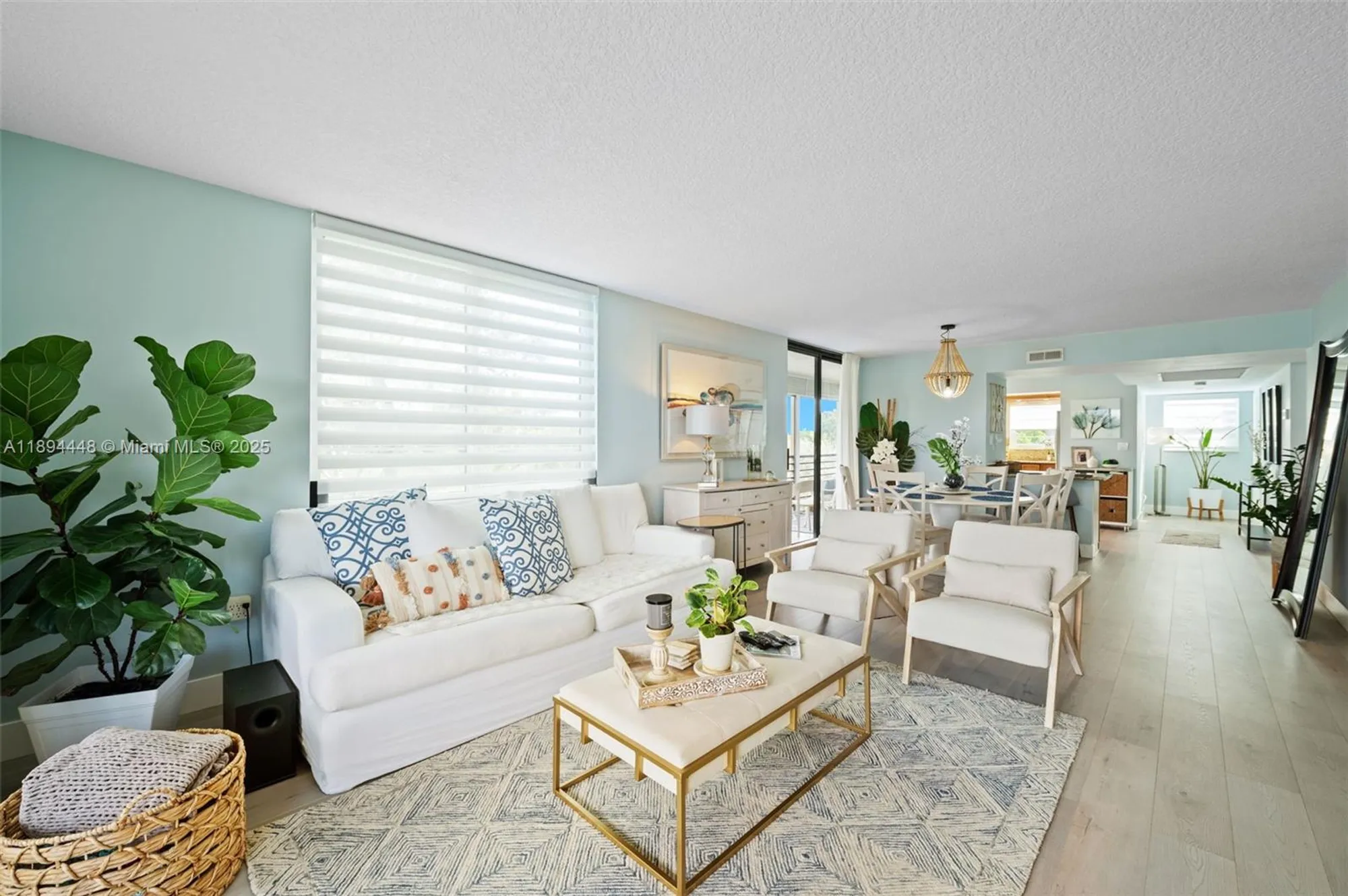 Property Slideshow image 2 of 27 | 900 colony point cir 414, Pembroke Pines, FL, 33026