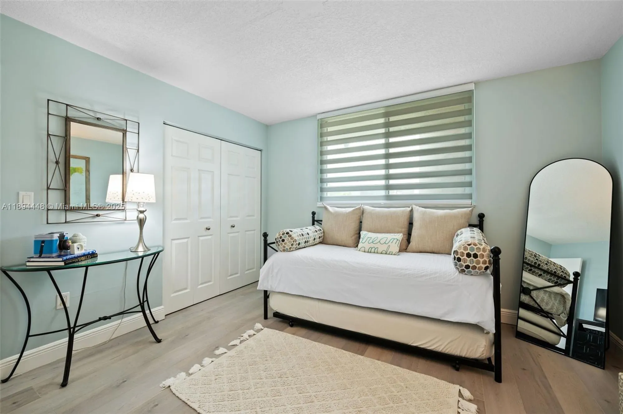 Property Slideshow image 21 of 27 | 900 colony point cir 414, Pembroke Pines, FL, 33026