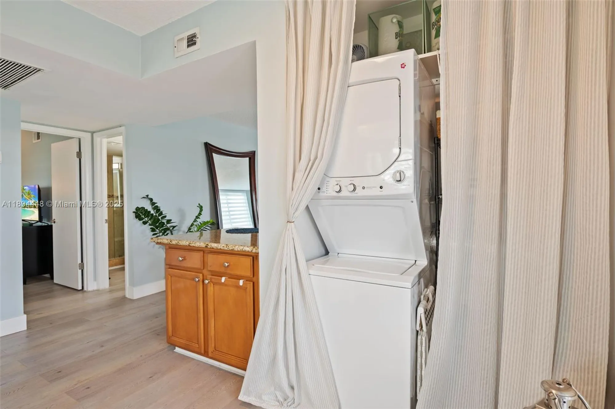 Property Slideshow image 23 of 27 | 900 colony point cir 414, Pembroke Pines, FL, 33026