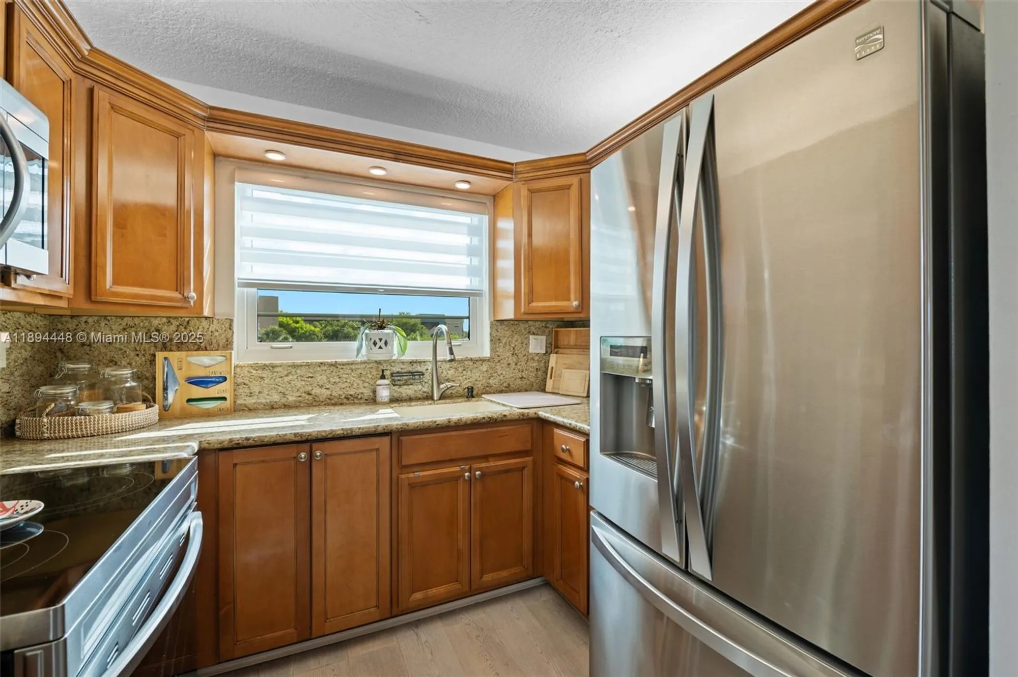 Property Slideshow image 6 of 27 | 900 colony point cir 414, Pembroke Pines, FL, 33026