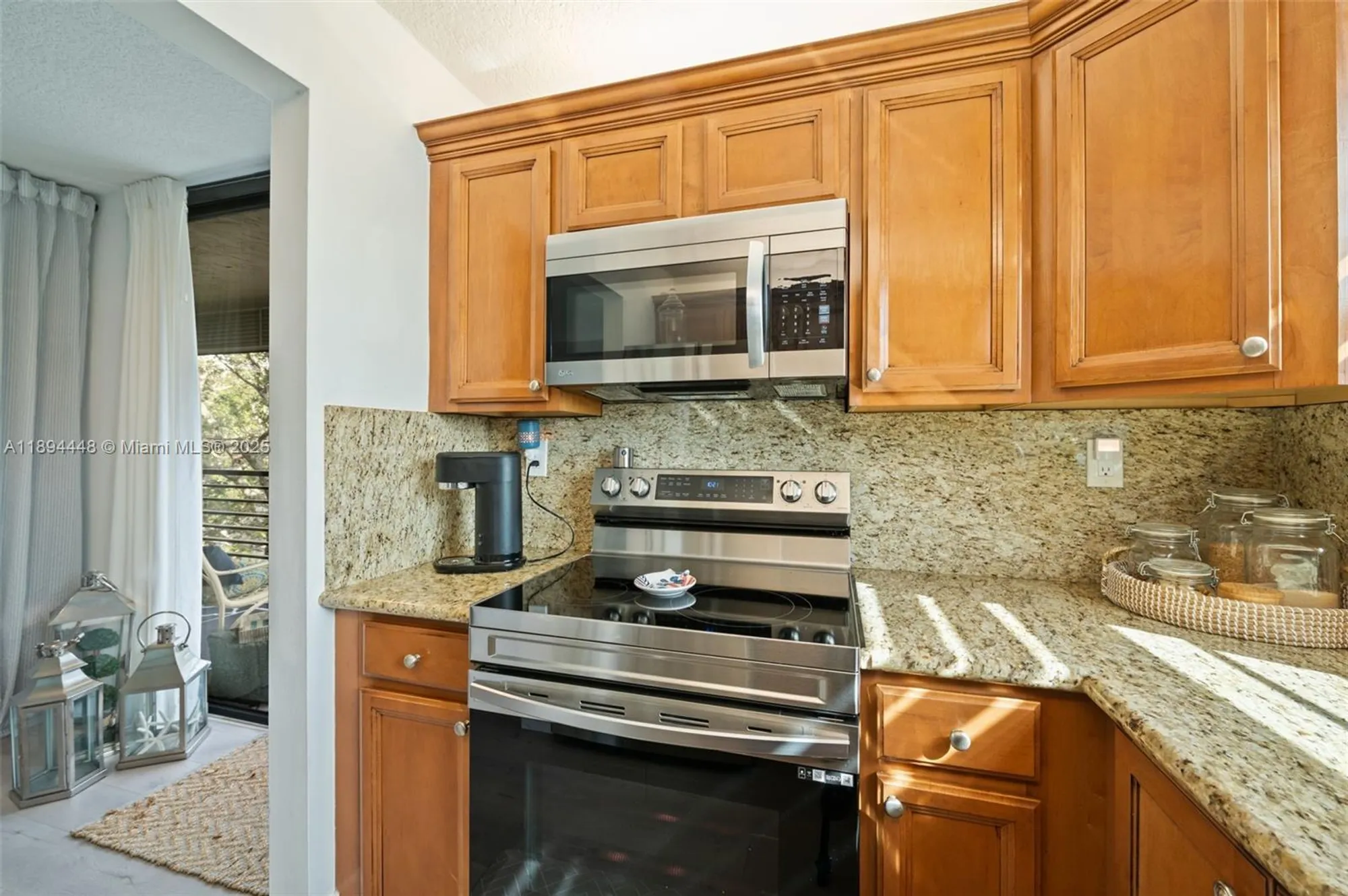 Property Slideshow image 7 of 27 | 900 colony point cir 414, Pembroke Pines, FL, 33026