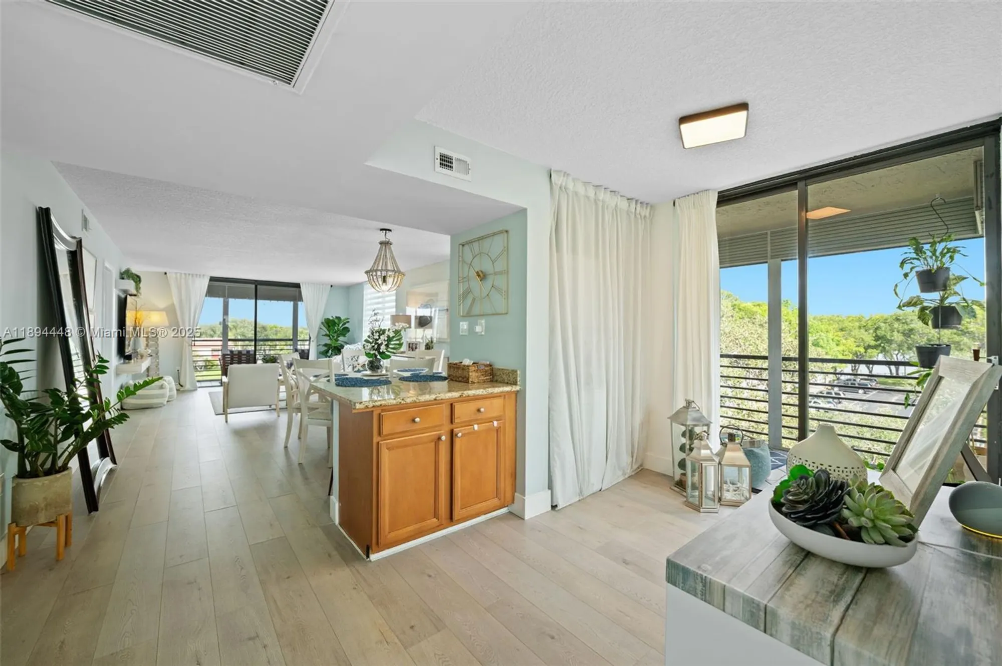 Property Slideshow image 8 of 27 | 900 colony point cir 414, Pembroke Pines, FL, 33026
