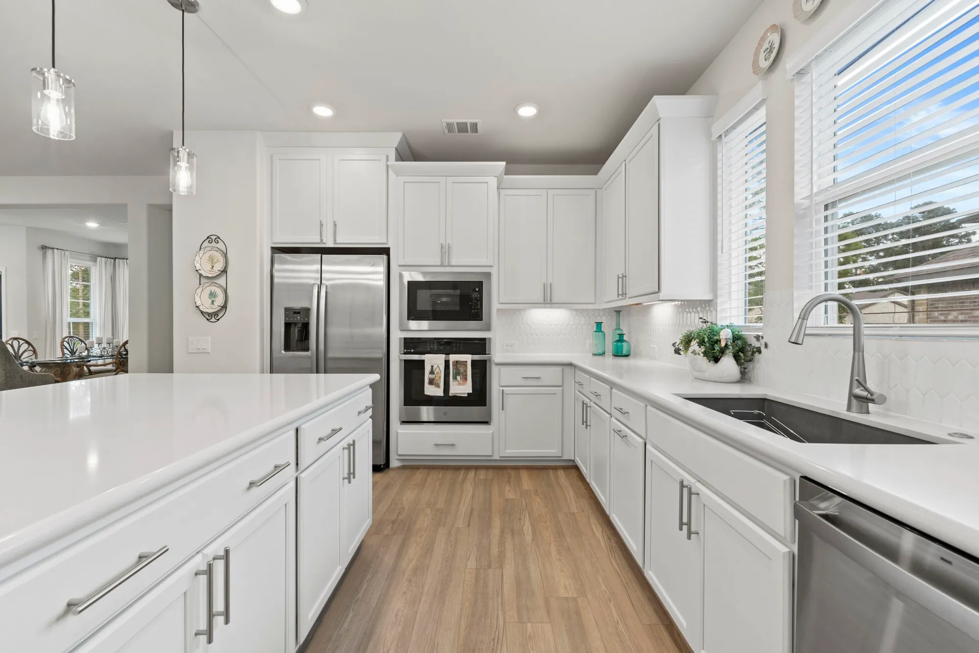 Property Slideshow image 14 of 38 | 247 n wild petunia trl, Montgomery, TX, 77316