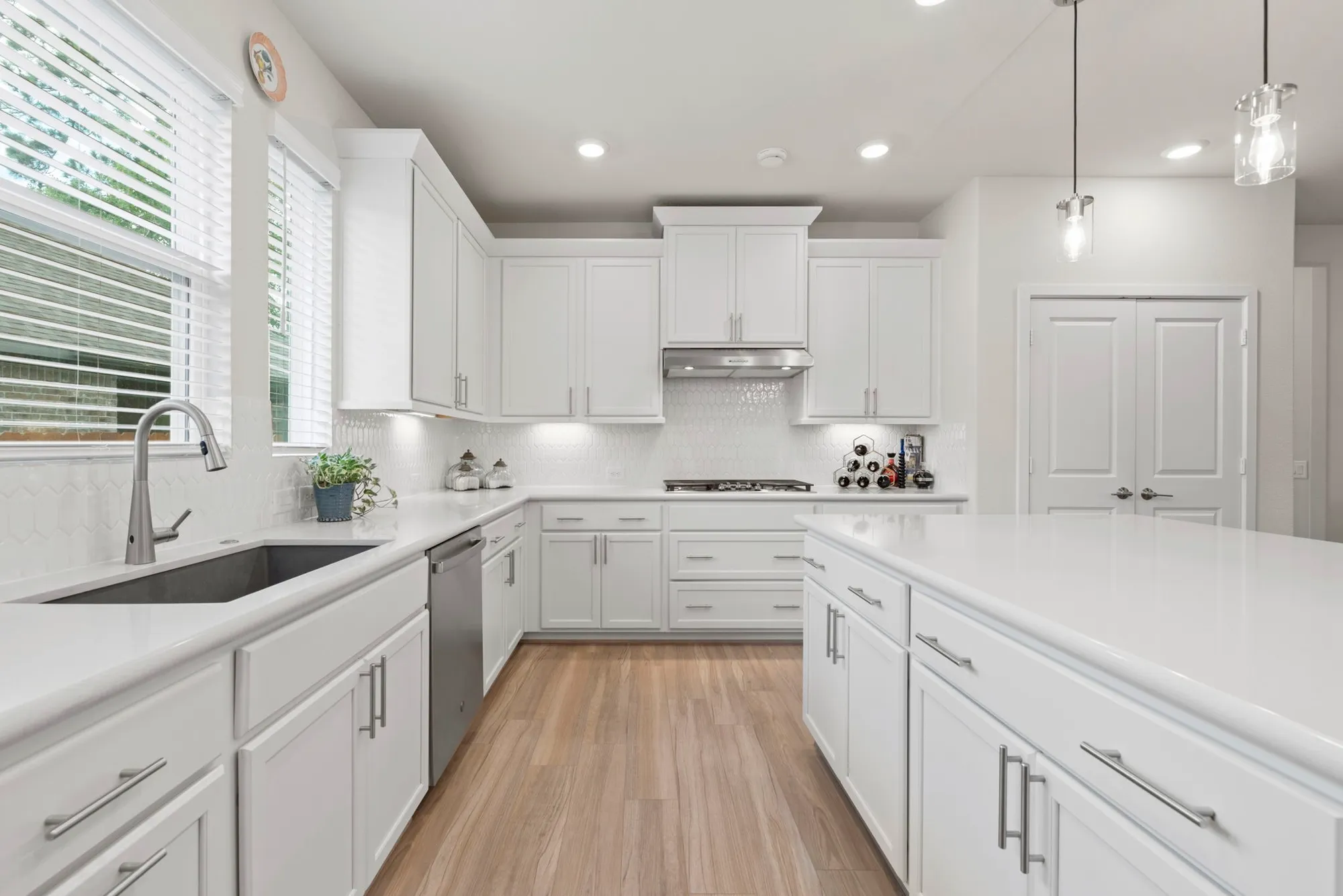 Property Slideshow image 15 of 38 | 247 n wild petunia trl, Montgomery, TX, 77316