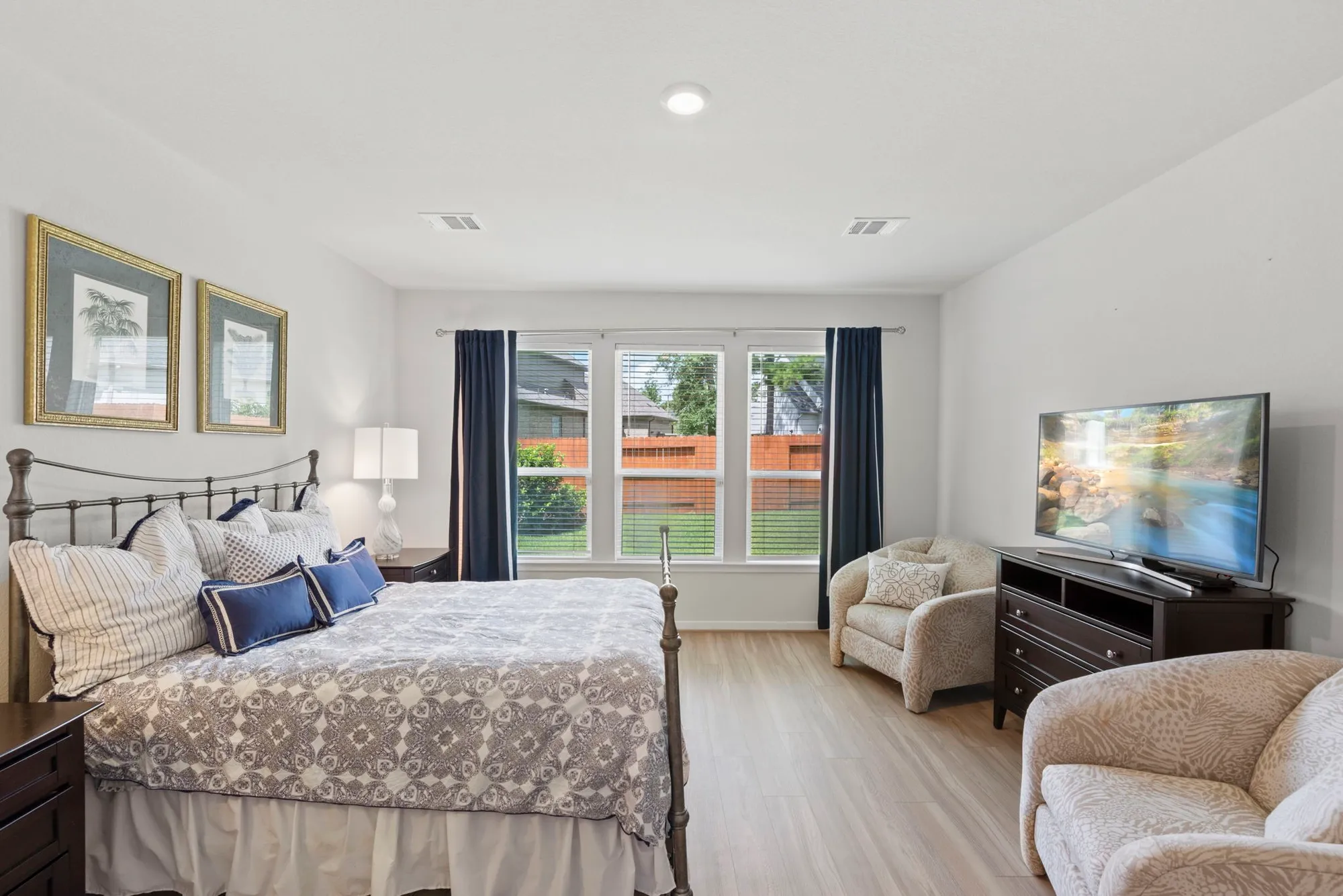 Property Slideshow image 16 of 38 | 247 n wild petunia trl, Montgomery, TX, 77316