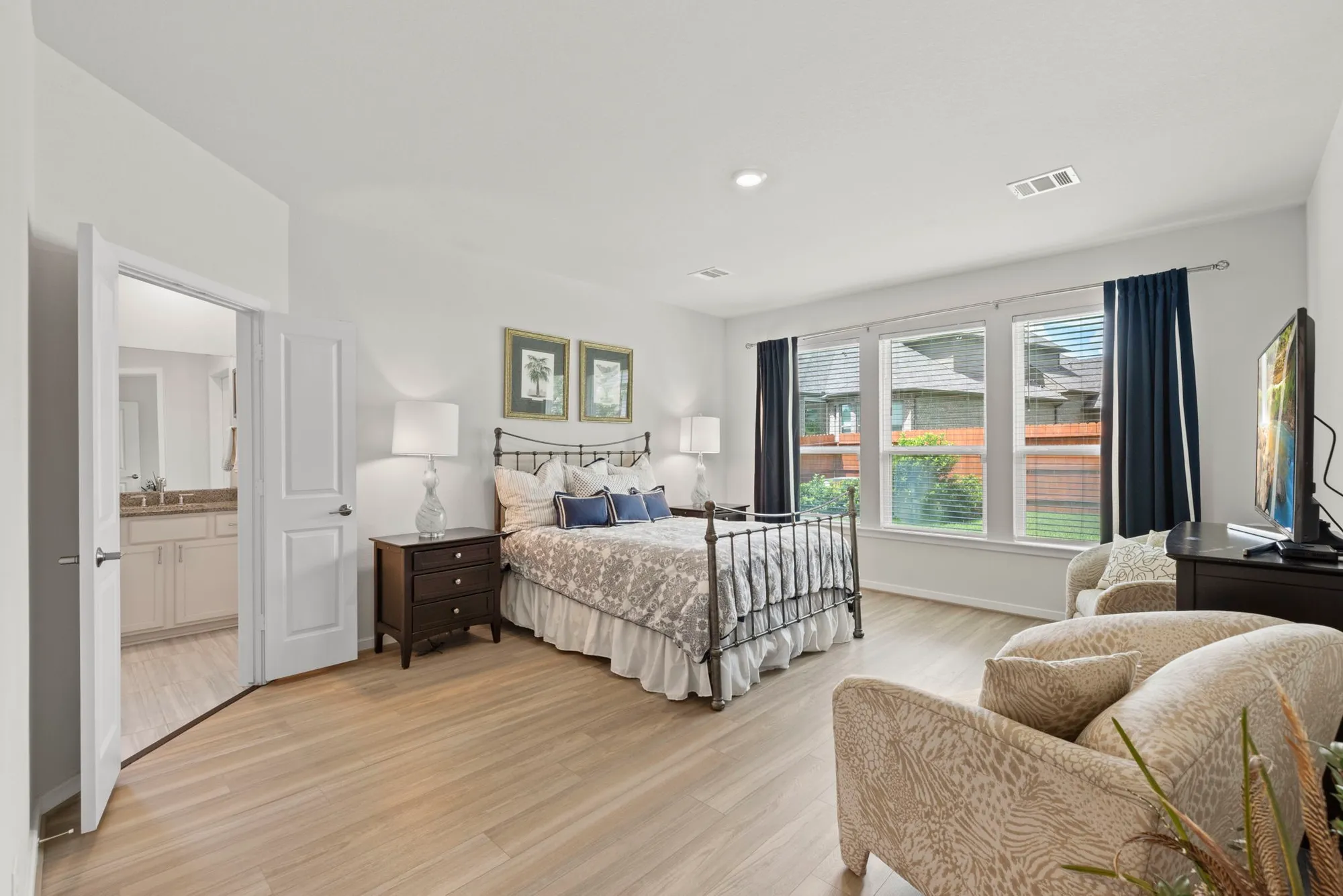 Property Slideshow image 17 of 38 | 247 n wild petunia trl, Montgomery, TX, 77316