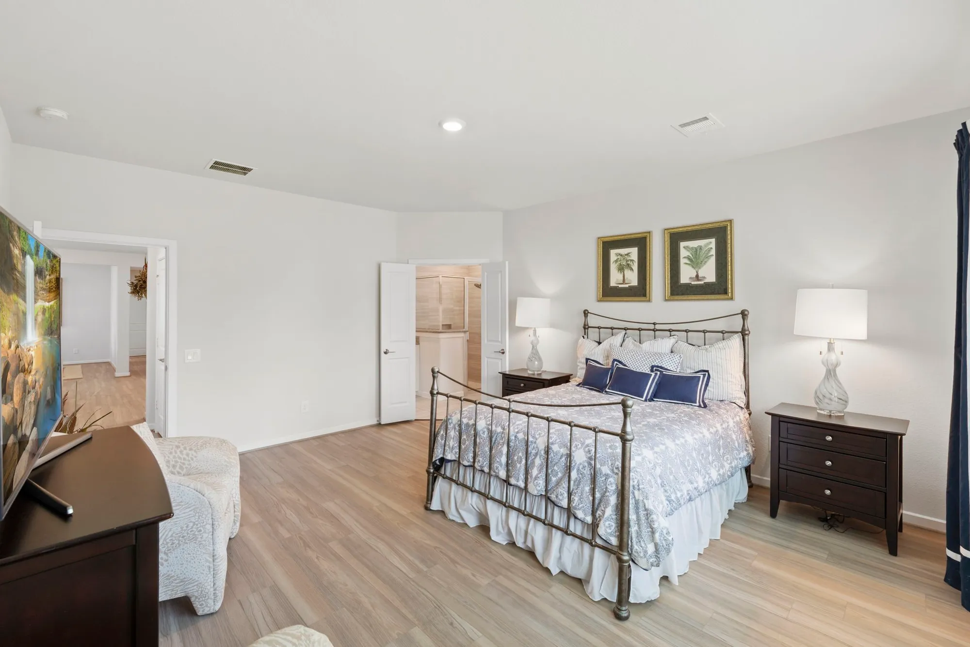 Property Slideshow image 18 of 38 | 247 n wild petunia trl, Montgomery, TX, 77316