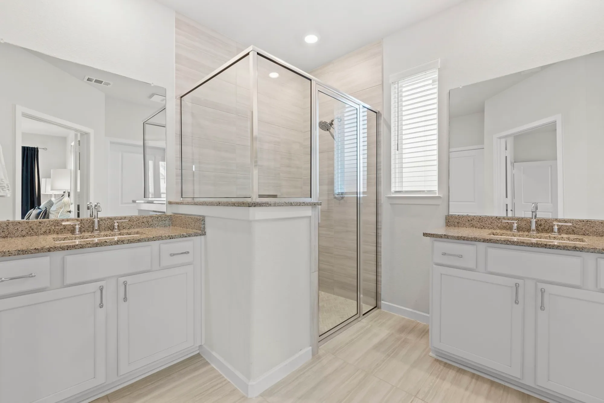 Property Slideshow image 19 of 38 | 247 n wild petunia trl, Montgomery, TX, 77316