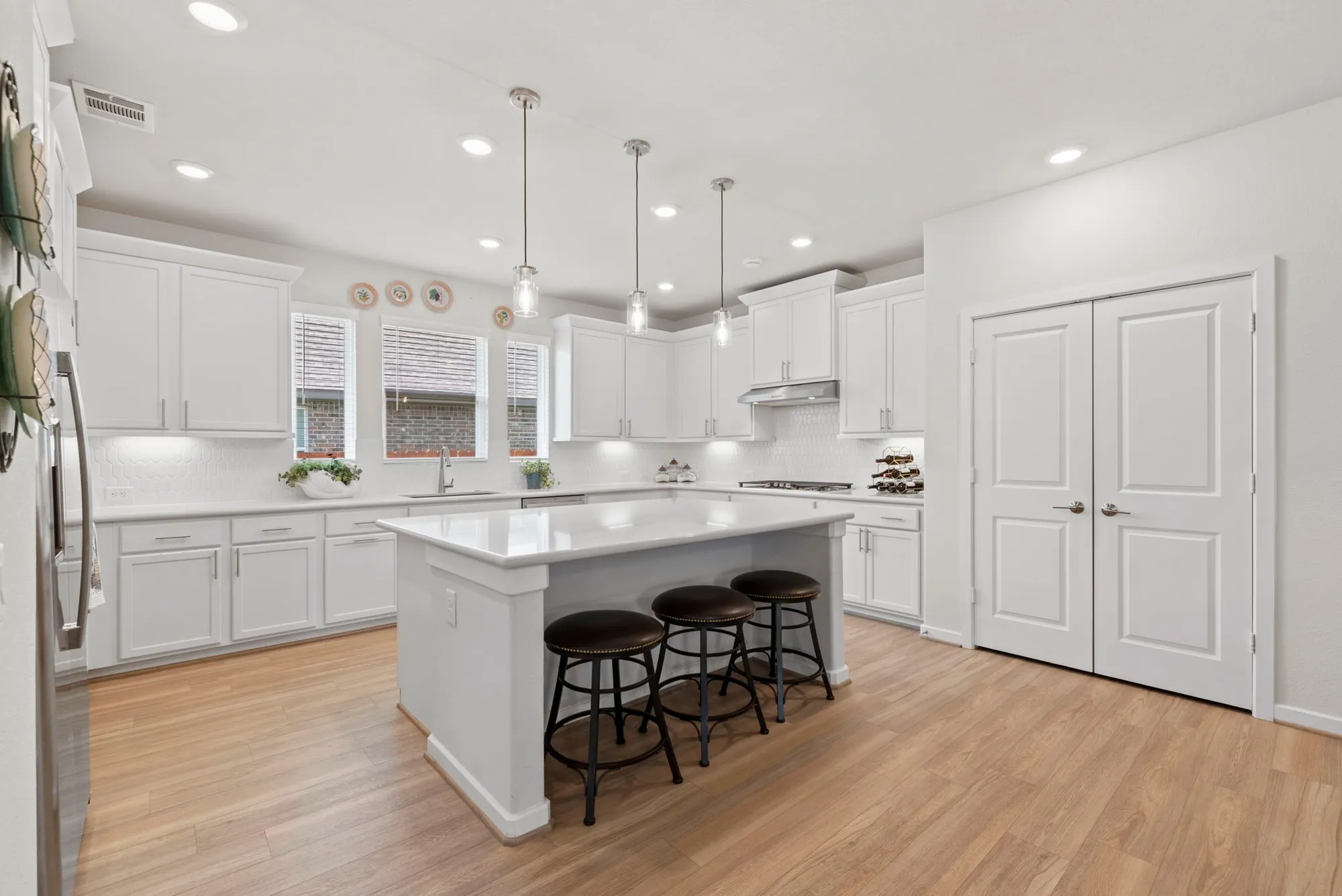 Property Slideshow image 12 of 38 | 247 n wild petunia trl, Montgomery, TX, 77316