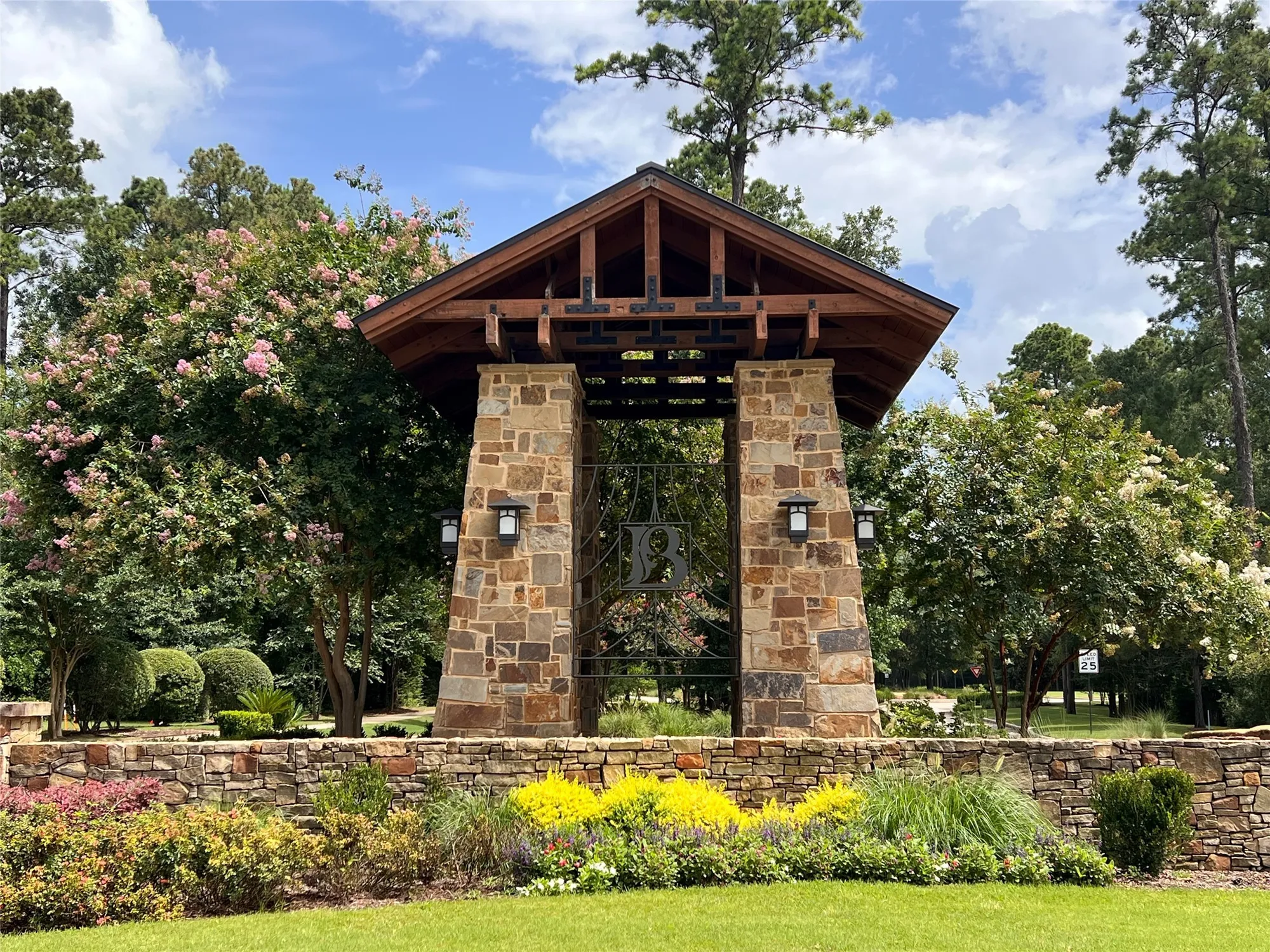 Property Slideshow image 31 of 38 | 247 n wild petunia trl, Montgomery, TX, 77316