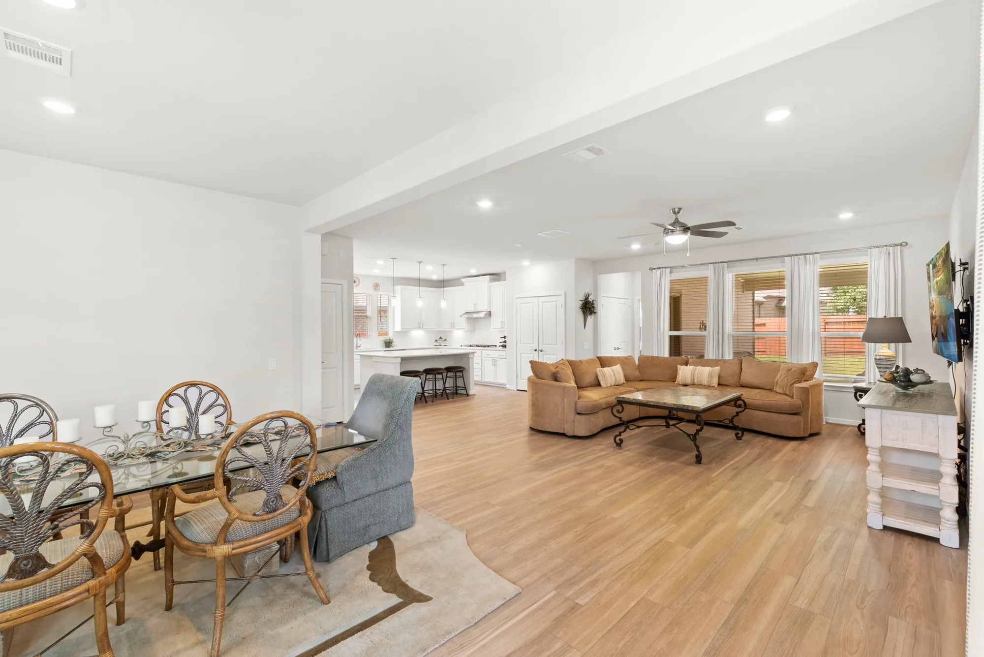 Property Slideshow image 8 of 38 | 247 n wild petunia trl, Montgomery, TX, 77316