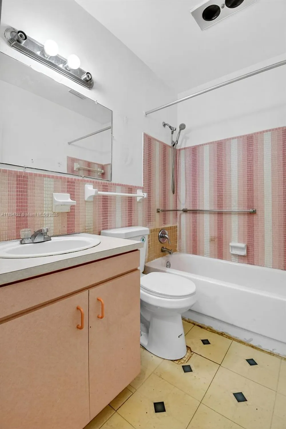 Property Slideshow image 16 of 22 | 245 ne 191st st apt 3022, Miami, FL, 33179