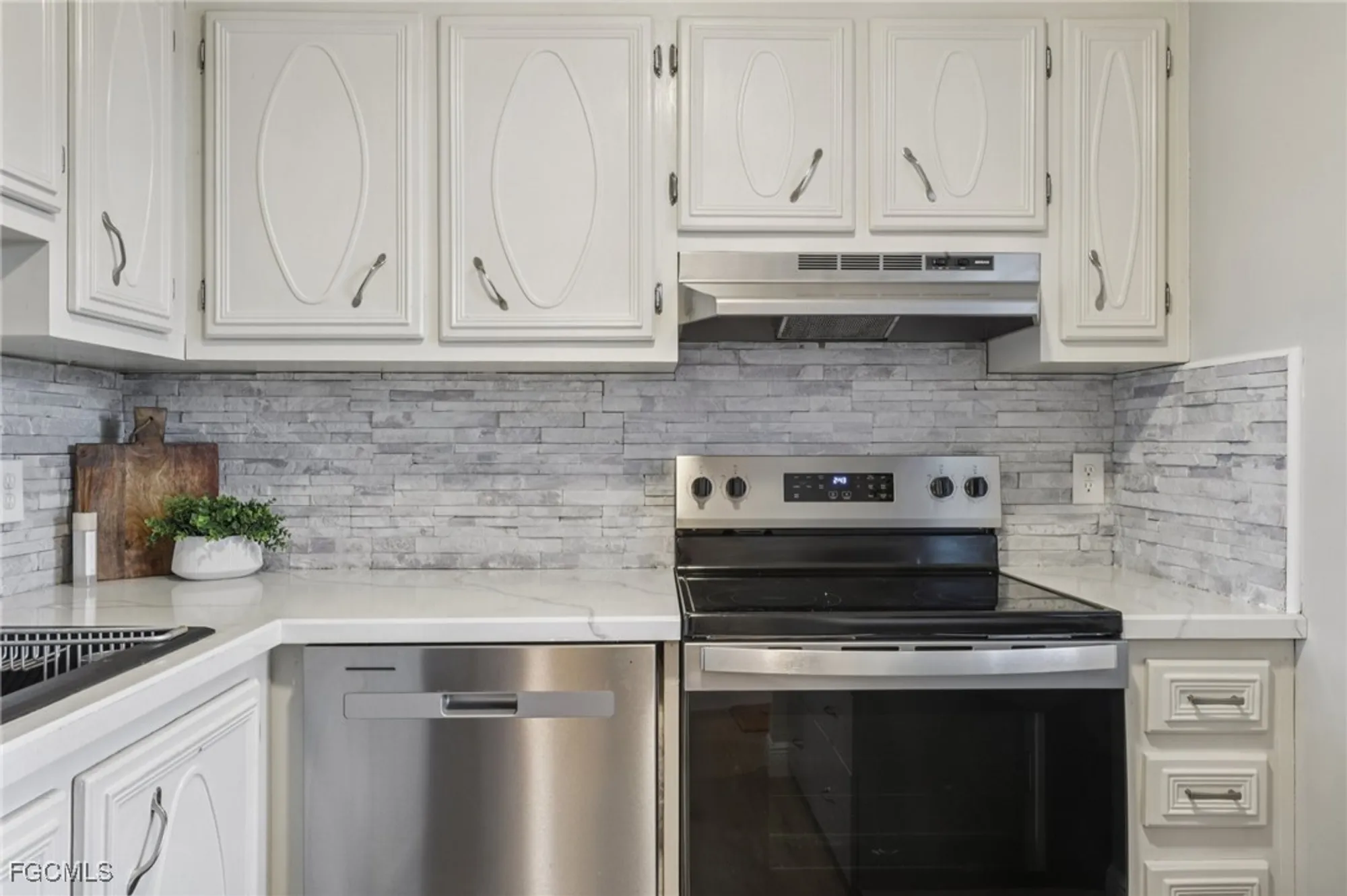 Property Slideshow image 11 of 26 | 1724 pine valley dr 310, Fort Myers, FL, 33907