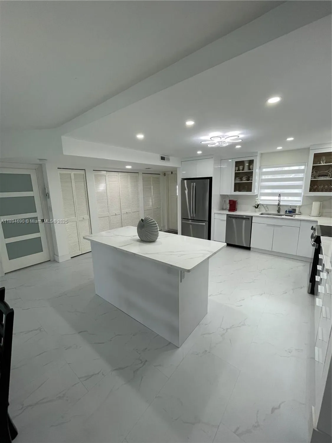 Property Slideshow image 2 of 18 | 150 s hollybrook ter 303, Pembroke Pines, FL, 33025