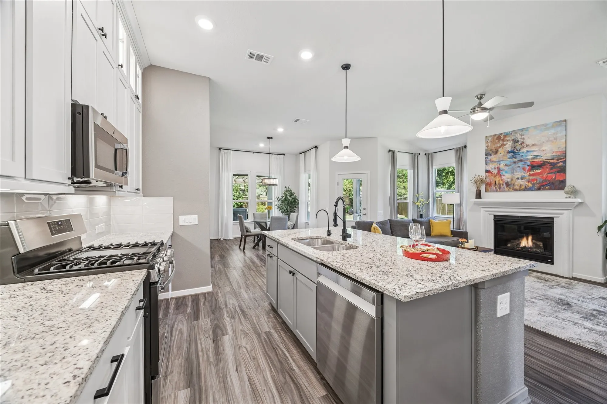 Property Slideshow image 10 of 38 | 108 pink clover ct, Montgomery, TX, 77316