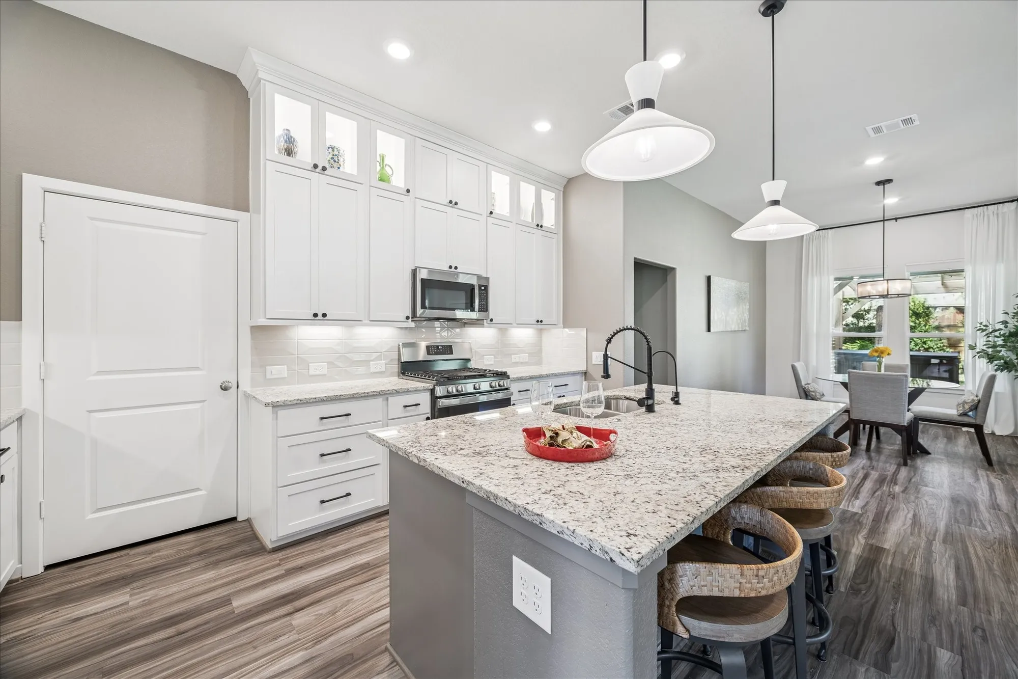 Property Slideshow image 11 of 38 | 108 pink clover ct, Montgomery, TX, 77316