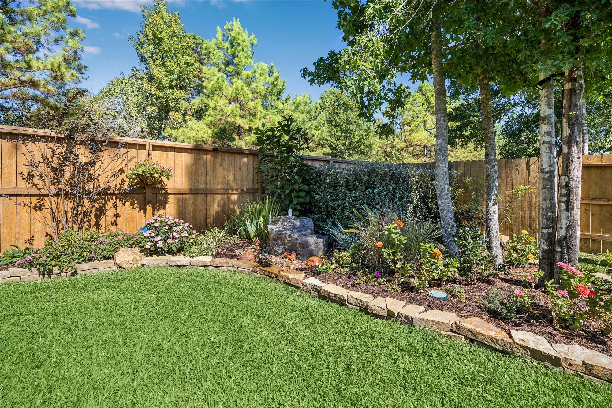 Property Slideshow image 25 of 38 | 108 pink clover ct, Montgomery, TX, 77316