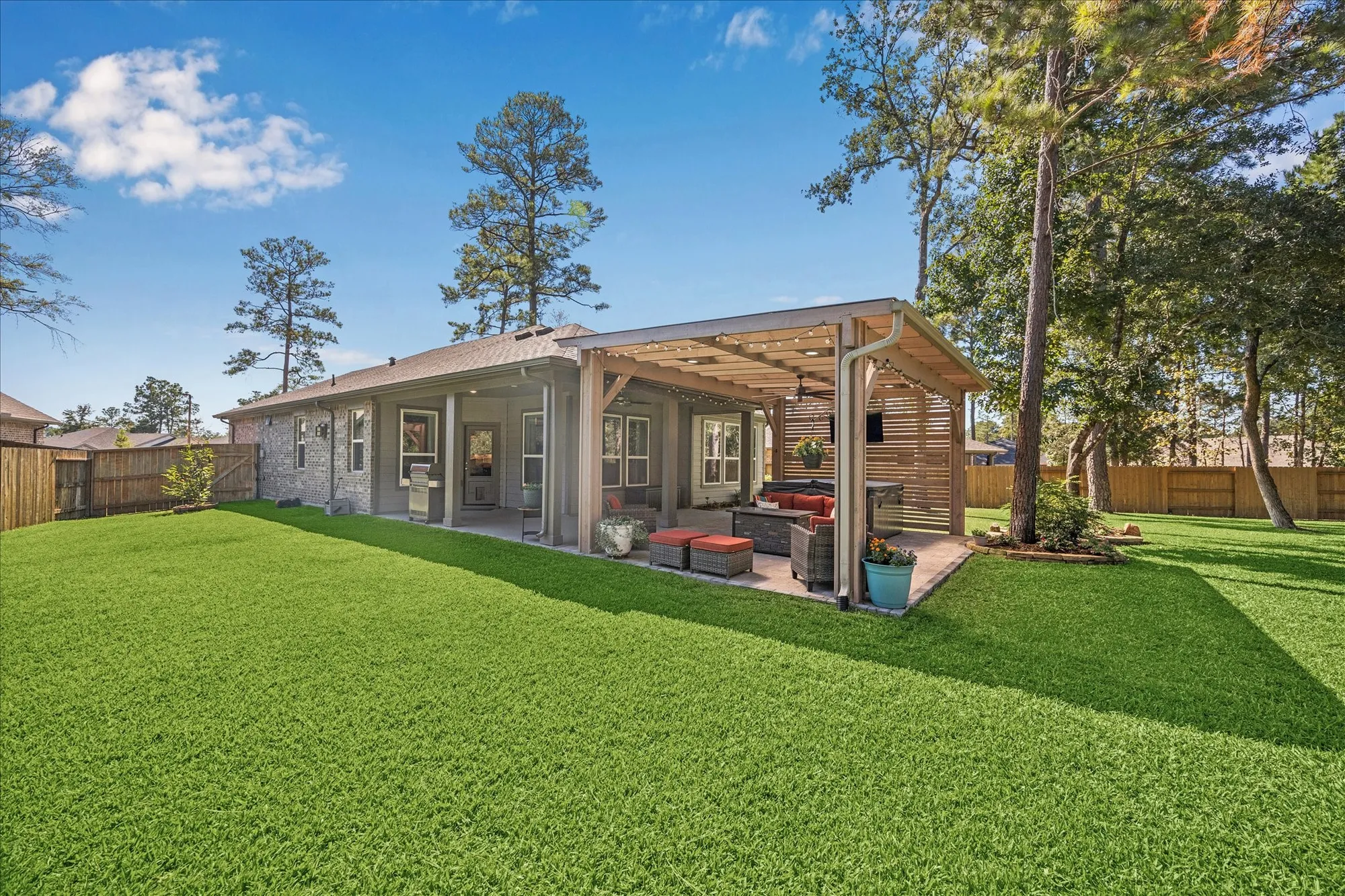 Property Slideshow image 27 of 38 | 108 pink clover ct, Montgomery, TX, 77316