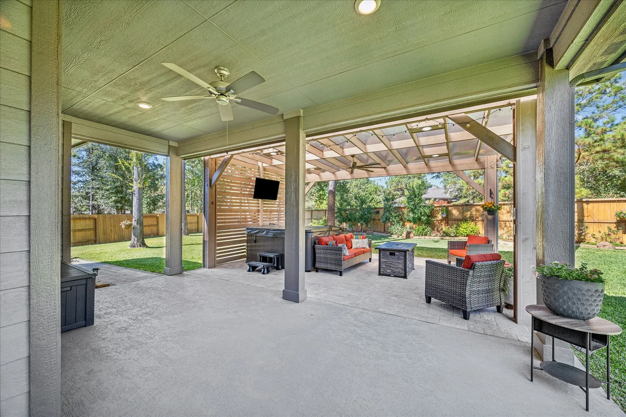 Property Slideshow image 20 of 38 | 108 pink clover ct, Montgomery, TX, 77316