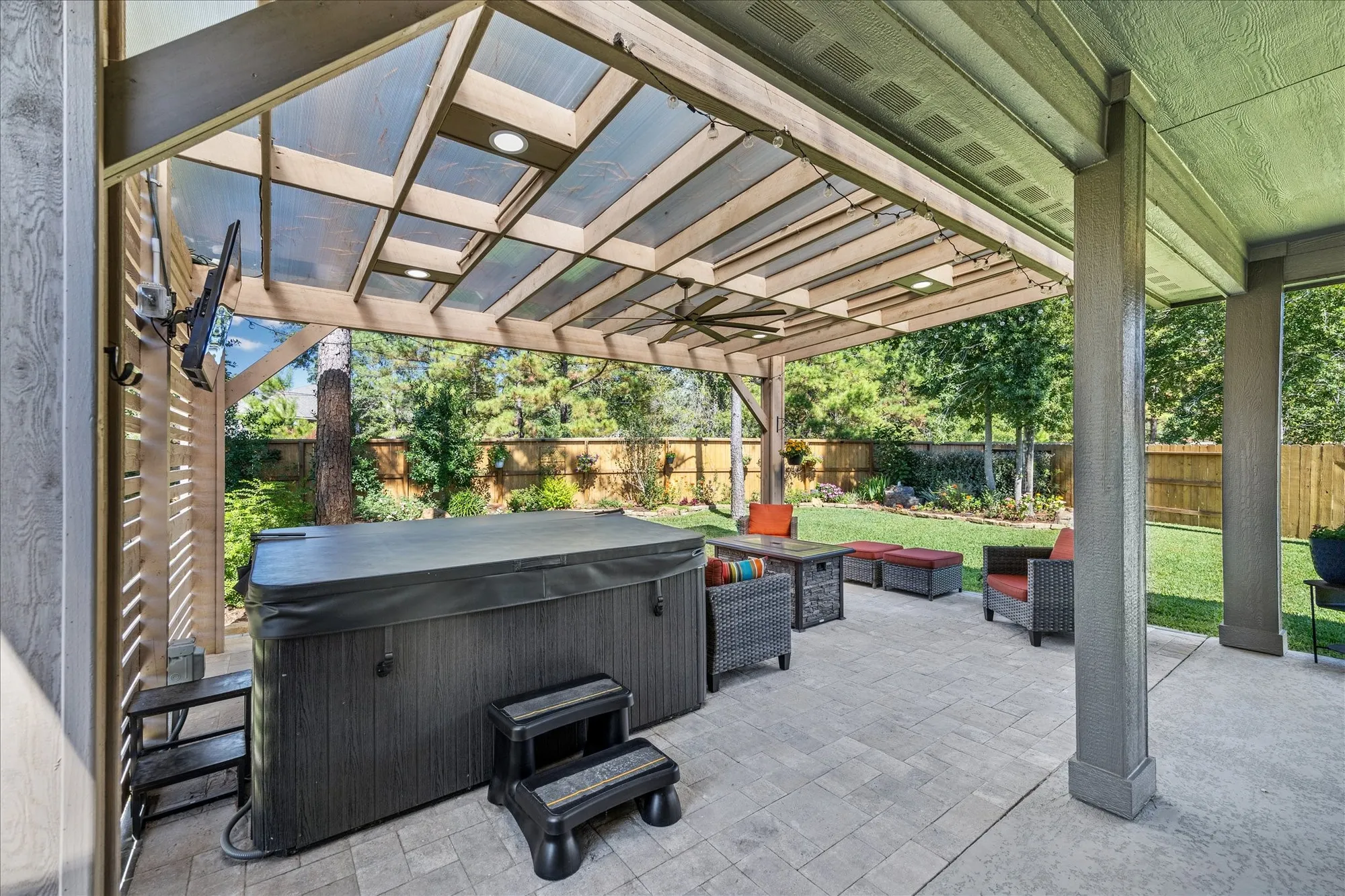 Property Slideshow image 23 of 38 | 108 pink clover ct, Montgomery, TX, 77316