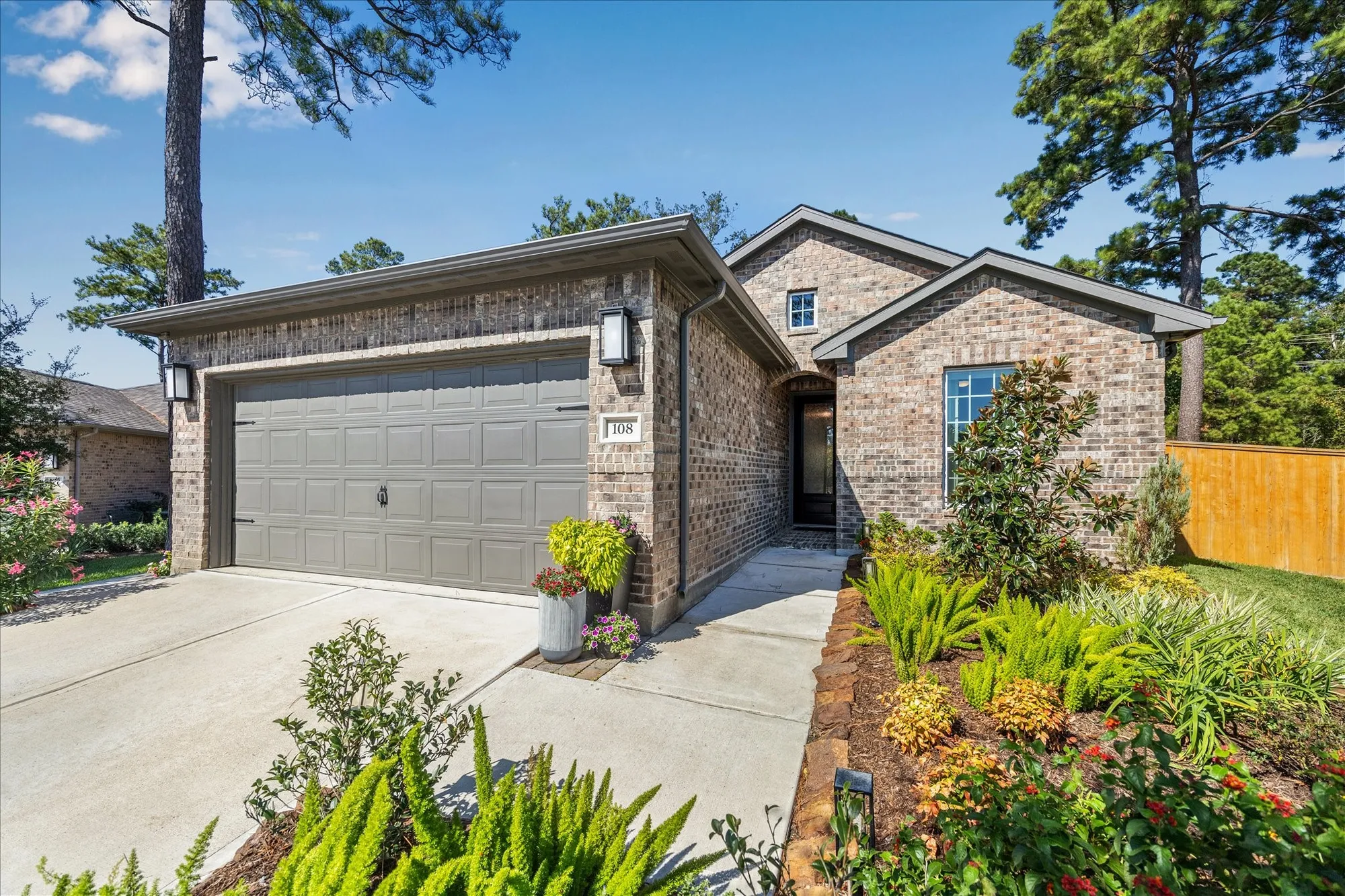 Property Slideshow image 37 of 38 | 108 pink clover ct, Montgomery, TX, 77316