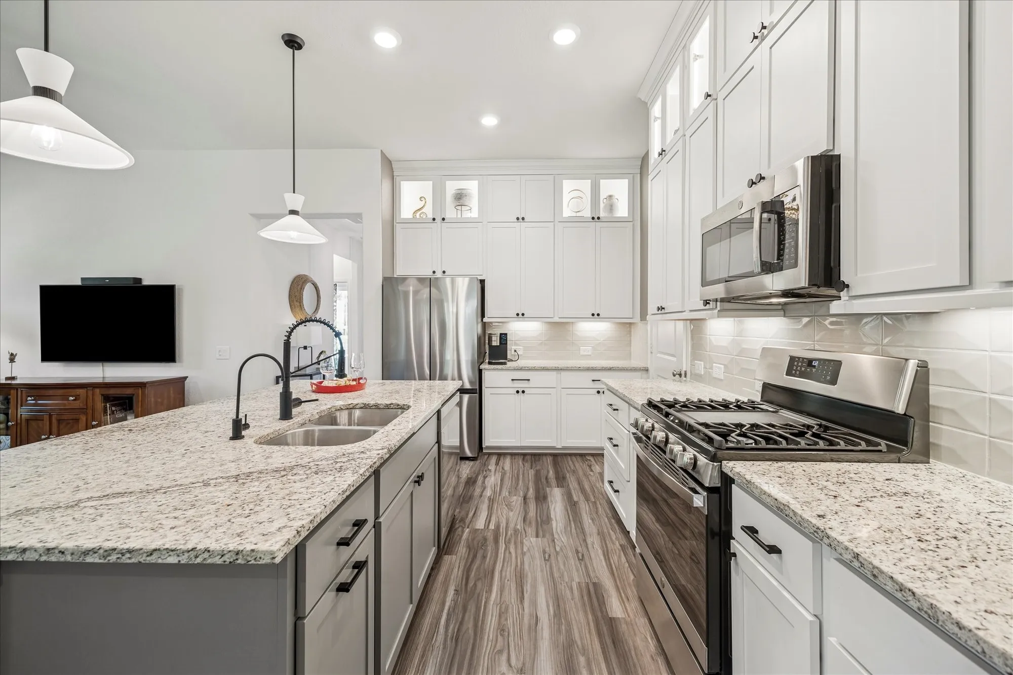 Property Slideshow image 8 of 38 | 108 pink clover ct, Montgomery, TX, 77316