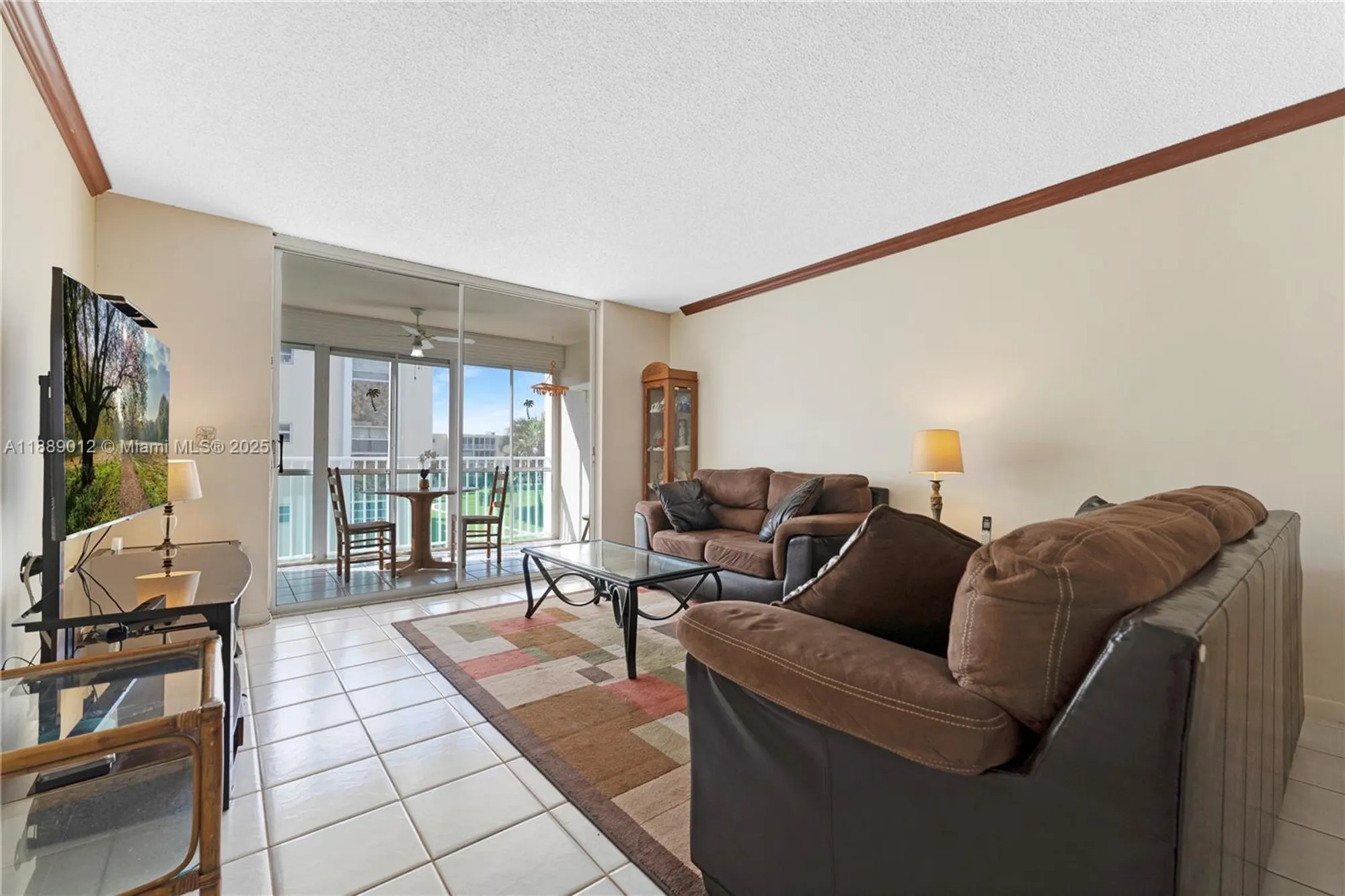 Property Slideshow image 12 of 35 | 206 se 10th st 303, Dania Beach, FL, 33004