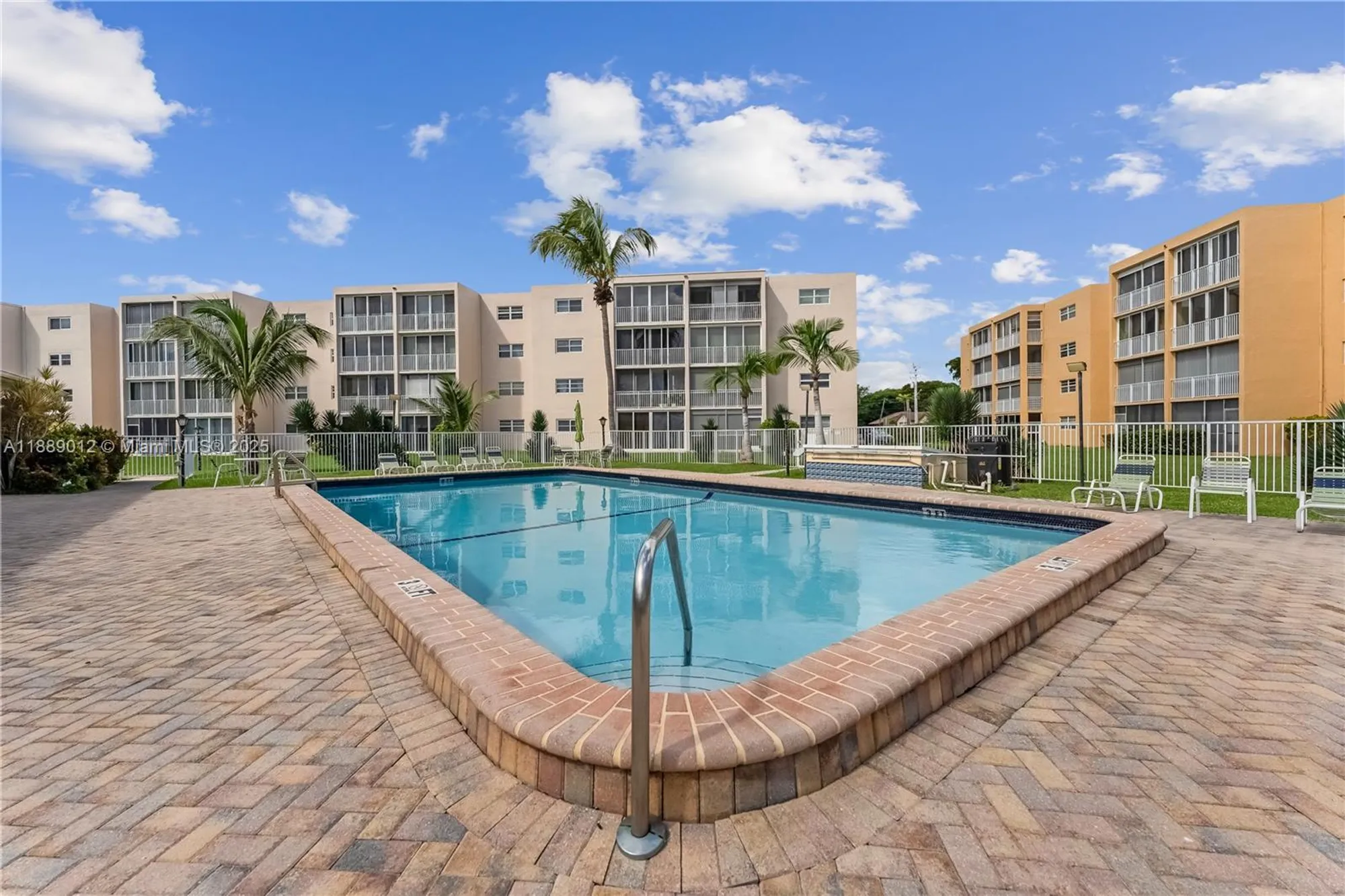 Property Slideshow image 27 of 35 | 206 se 10th st 303, Dania Beach, FL, 33004