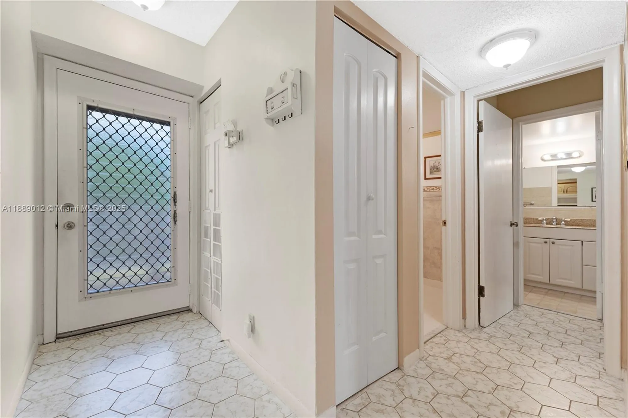 Property Slideshow image 20 of 35 | 206 se 10th st 303, Dania Beach, FL, 33004