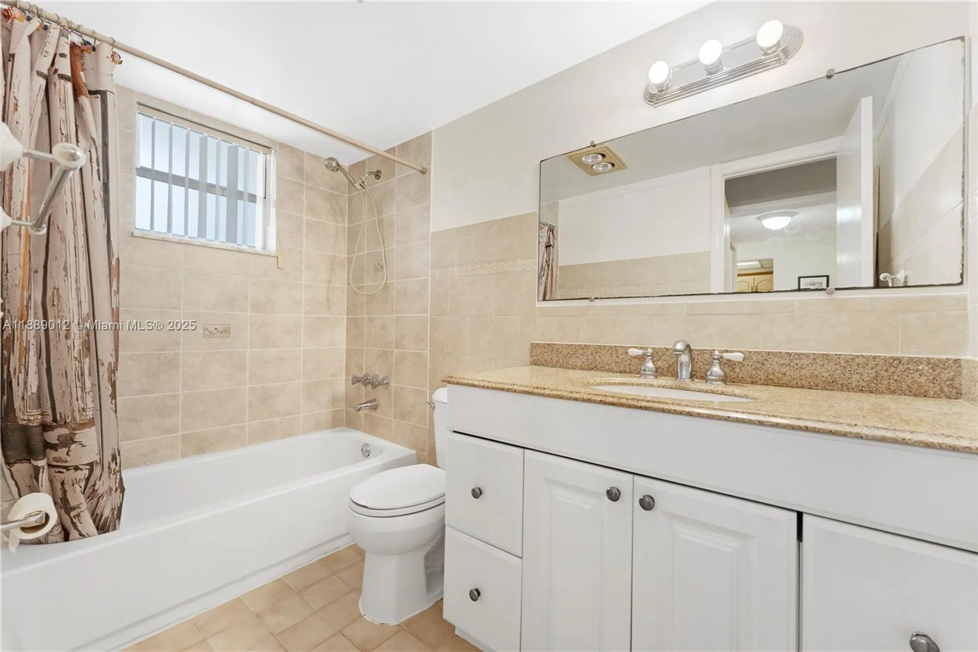 Property Slideshow image 21 of 35 | 206 se 10th st 303, Dania Beach, FL, 33004
