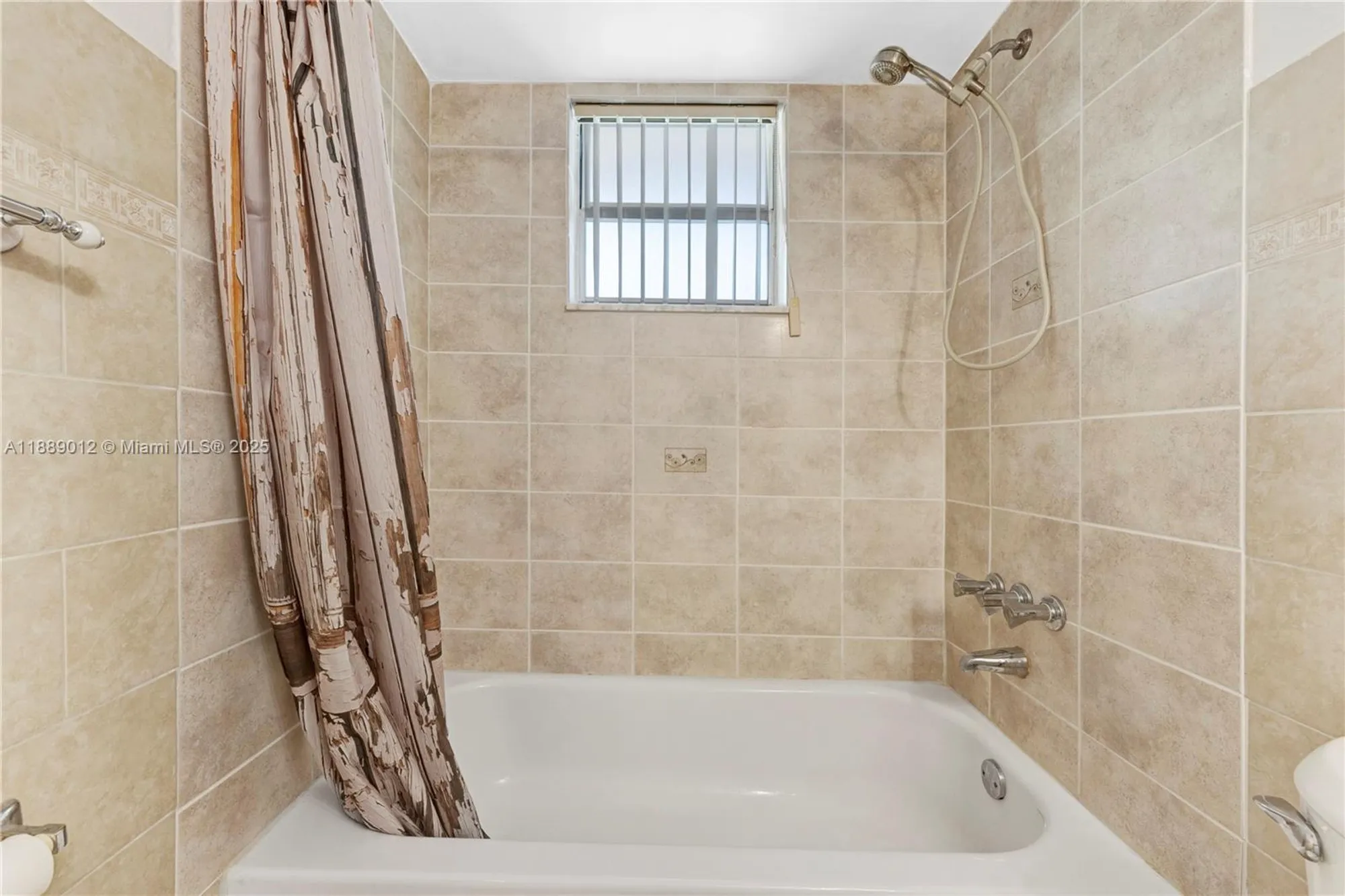 Property Slideshow image 22 of 35 | 206 se 10th st 303, Dania Beach, FL, 33004