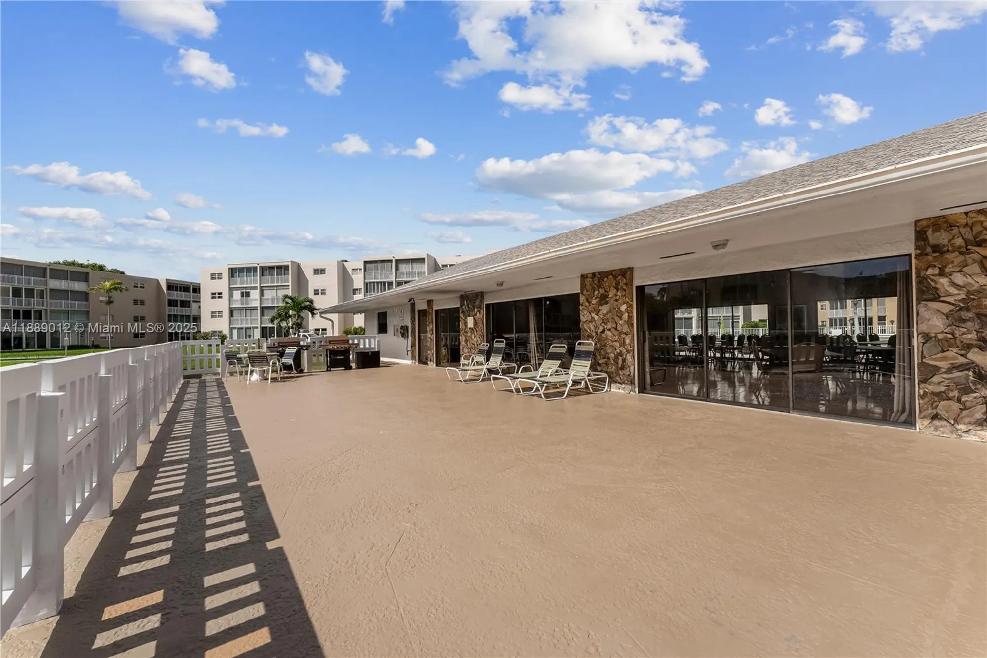 Property Slideshow image 32 of 35 | 206 se 10th st 303, Dania Beach, FL, 33004