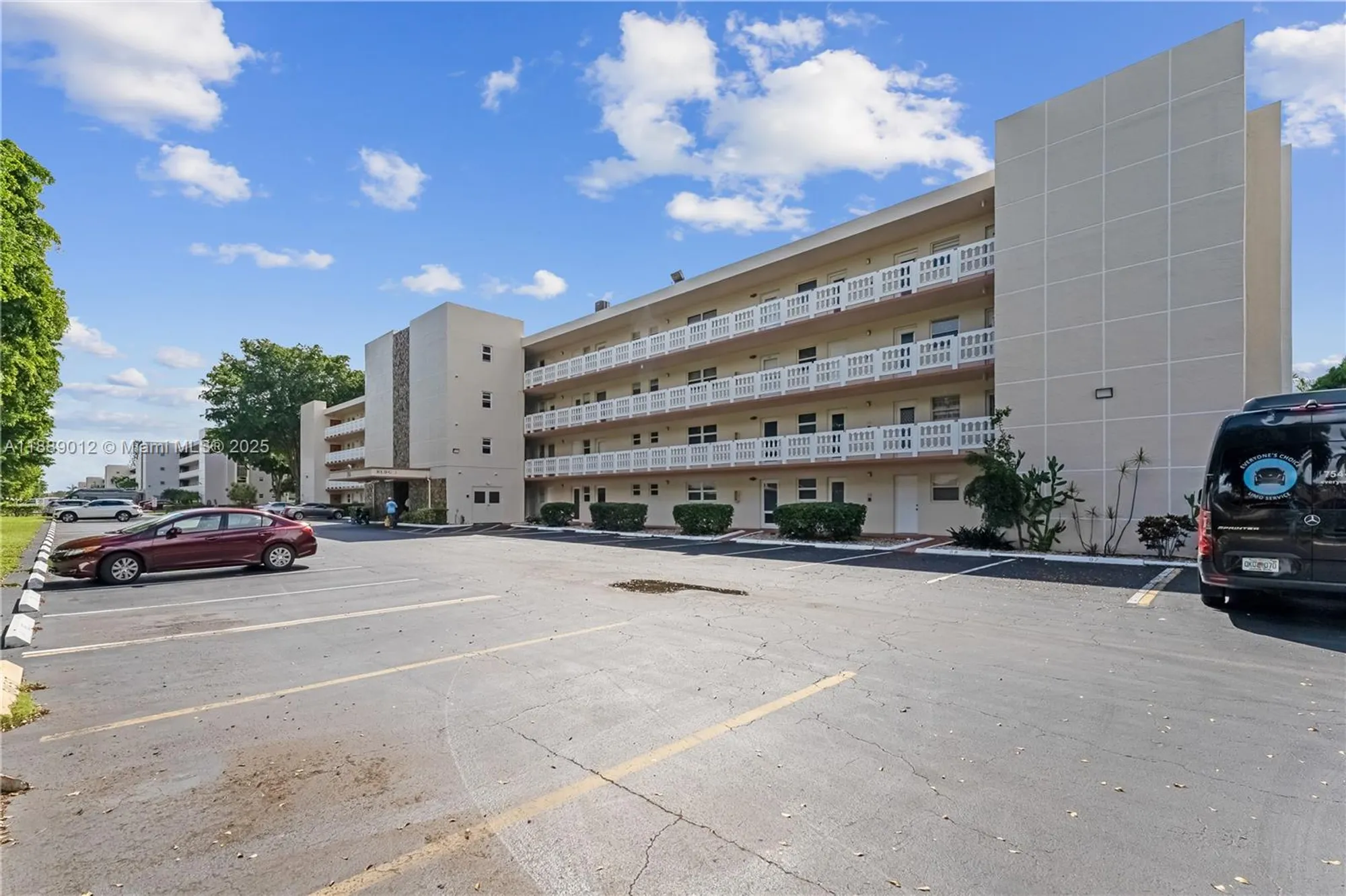 Property Slideshow image 33 of 35 | 206 se 10th st 303, Dania Beach, FL, 33004